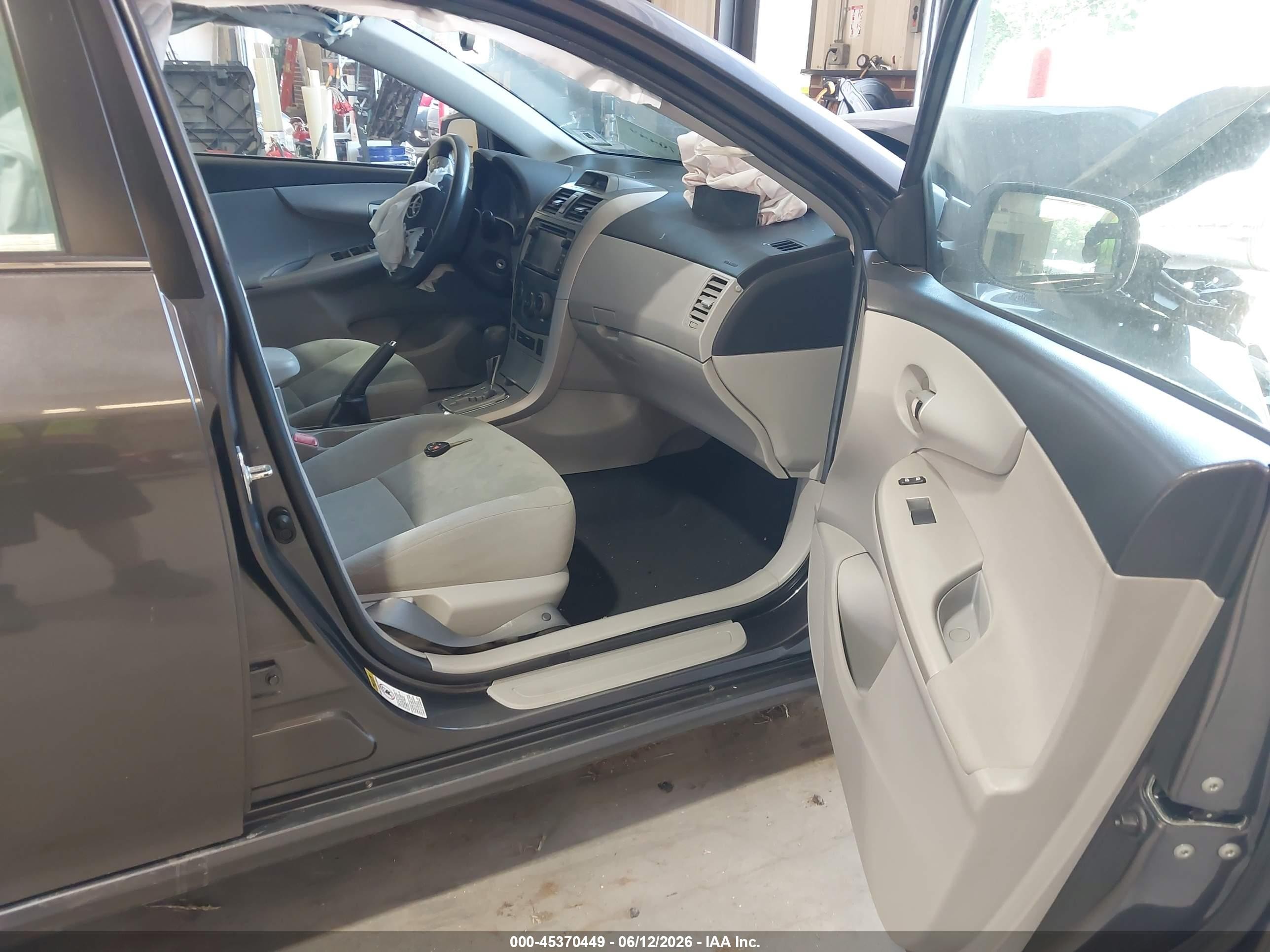 2013 Toyota Corolla Le Gray vin: 5YFBU4EEXDP126208
