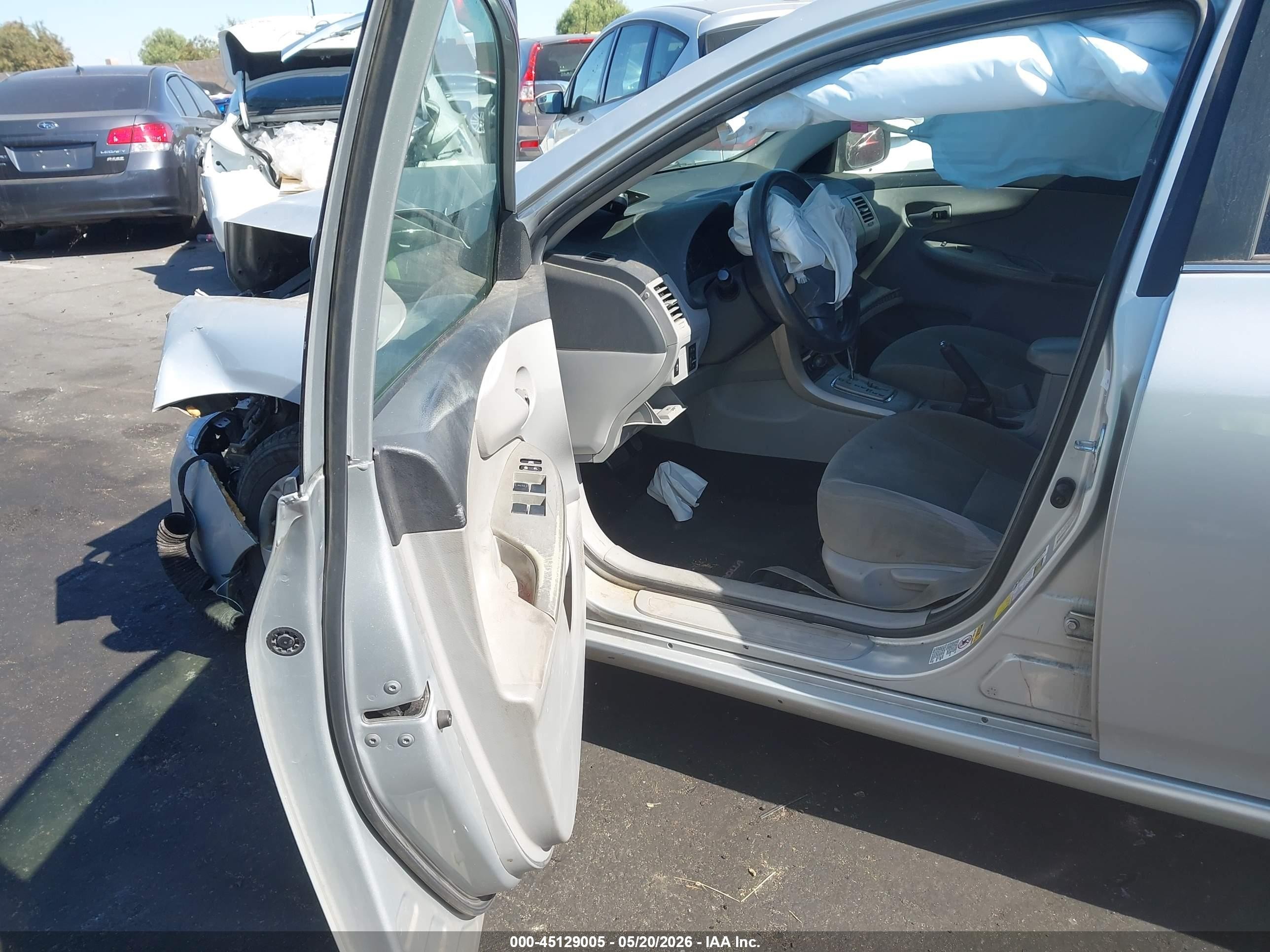 2013 Toyota Corolla Le Silver vin: 5YFBU4EEXDP138407