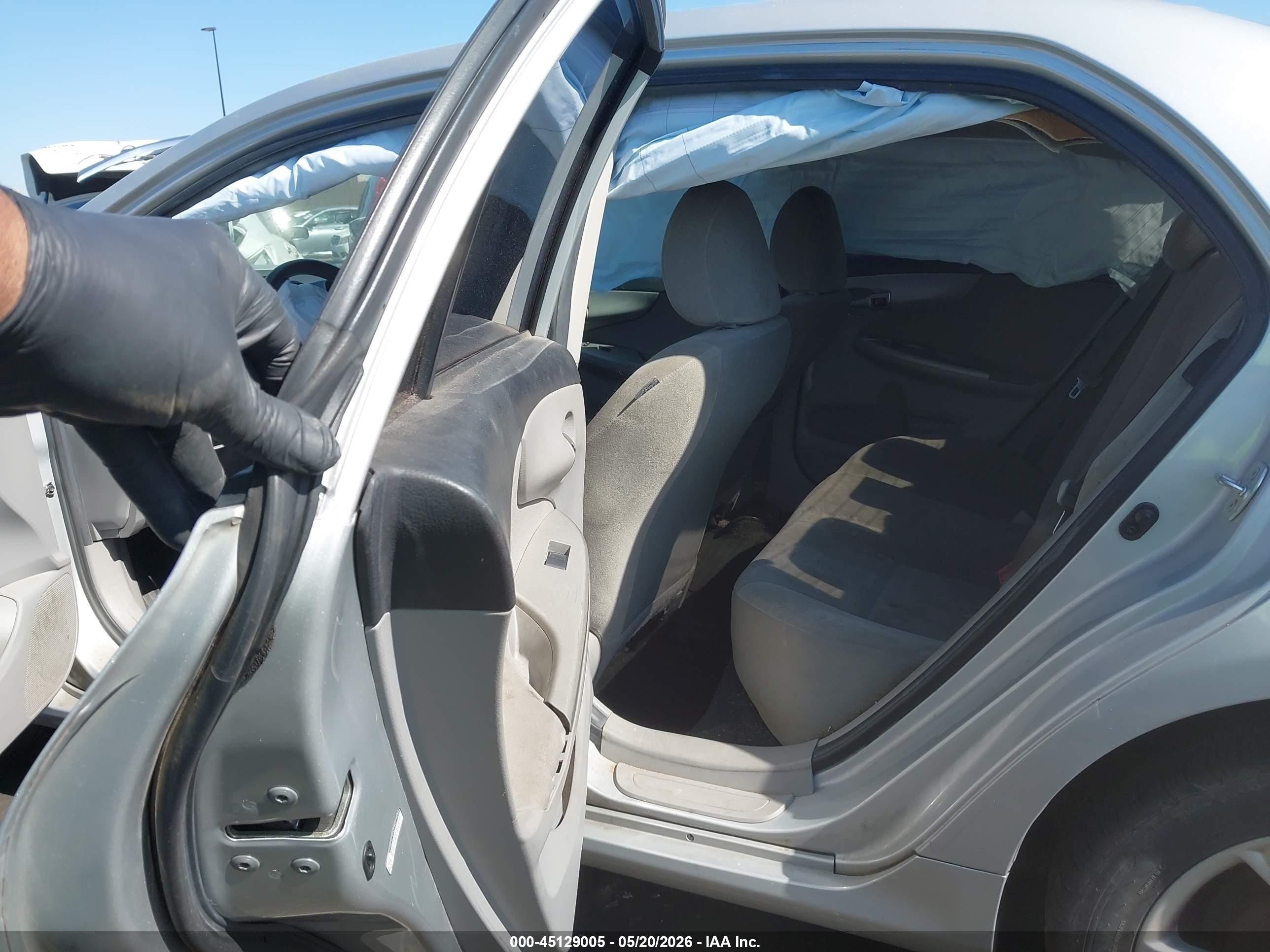 2013 Toyota Corolla Le Silver vin: 5YFBU4EEXDP138407