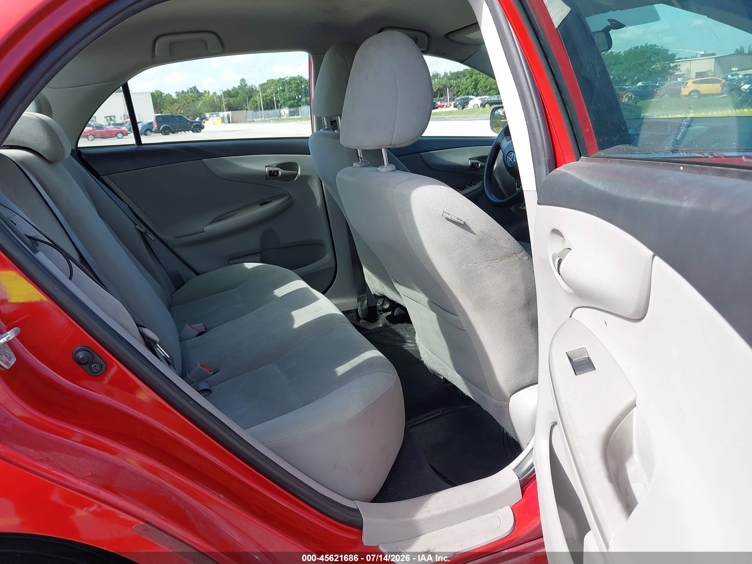 2013 Toyota Corolla Le Red vin: 5YFBU4EEXDP146801