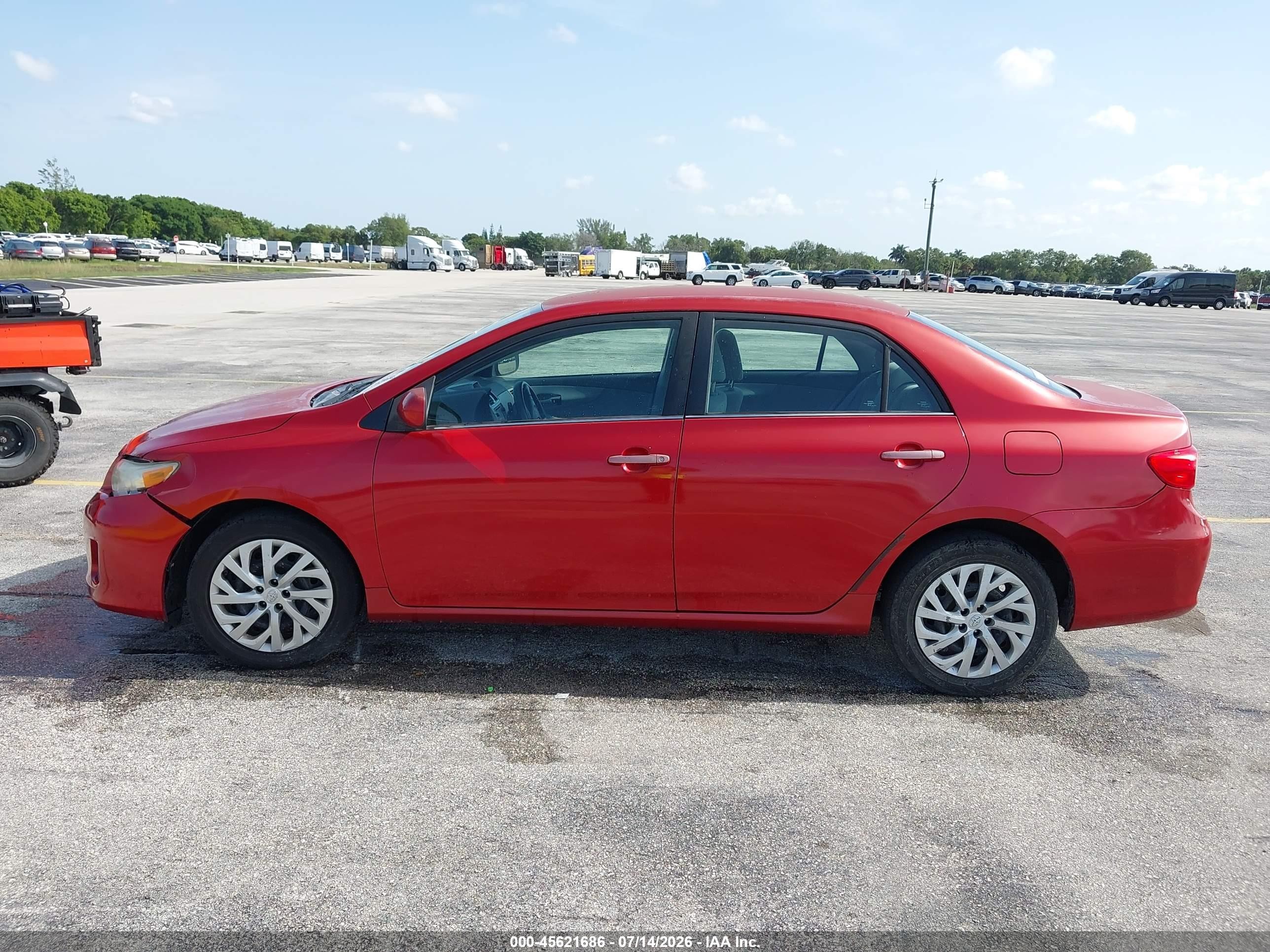 2013 Toyota Corolla Le Red vin: 5YFBU4EEXDP146801