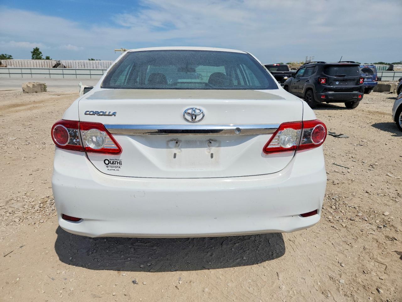2013 Toyota Corolla L Белый vin: 5YFBU4EEXDP154235