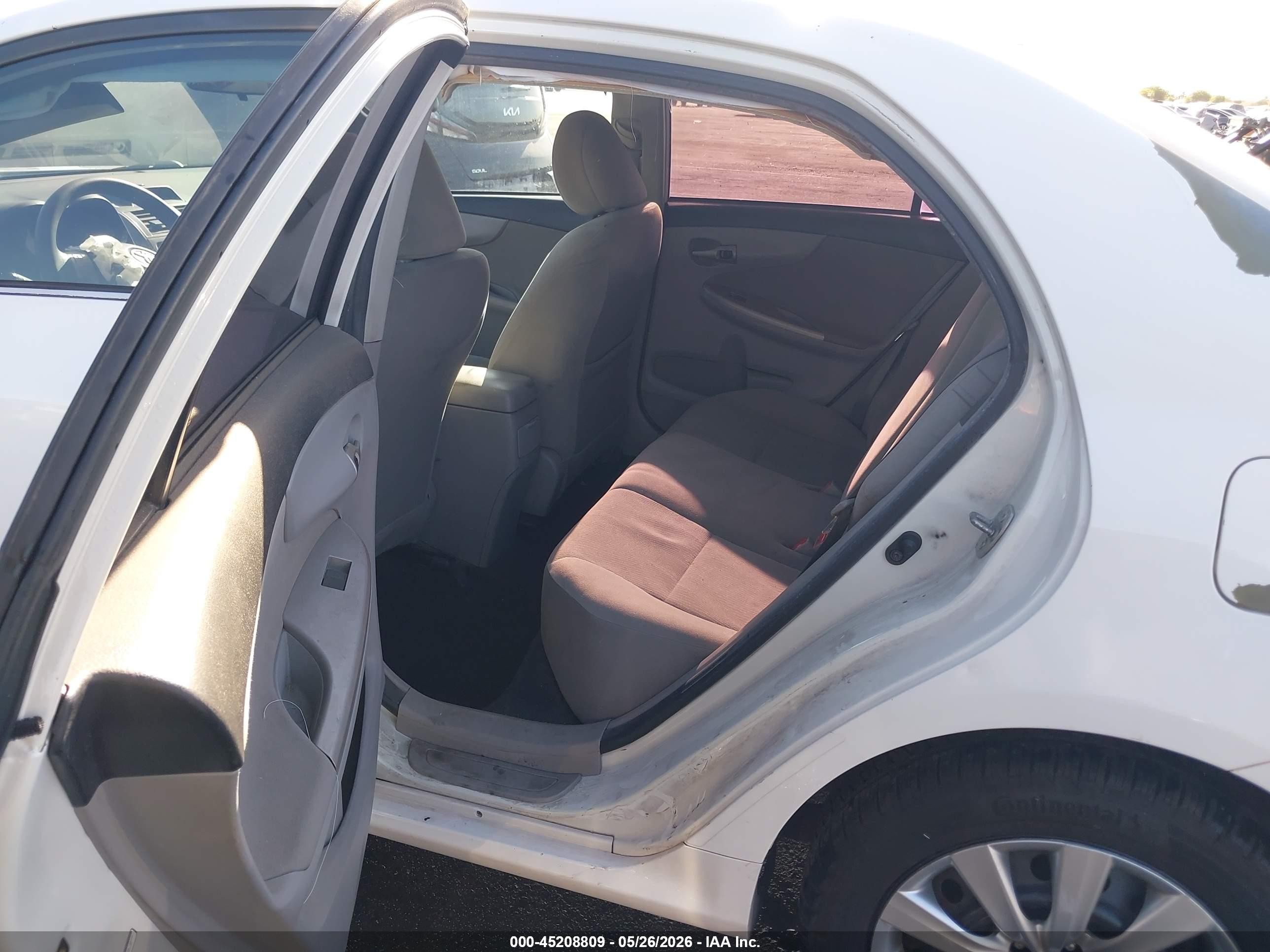 2013 Toyota Corolla Le White vin: 5YFBU4EEXDP156261