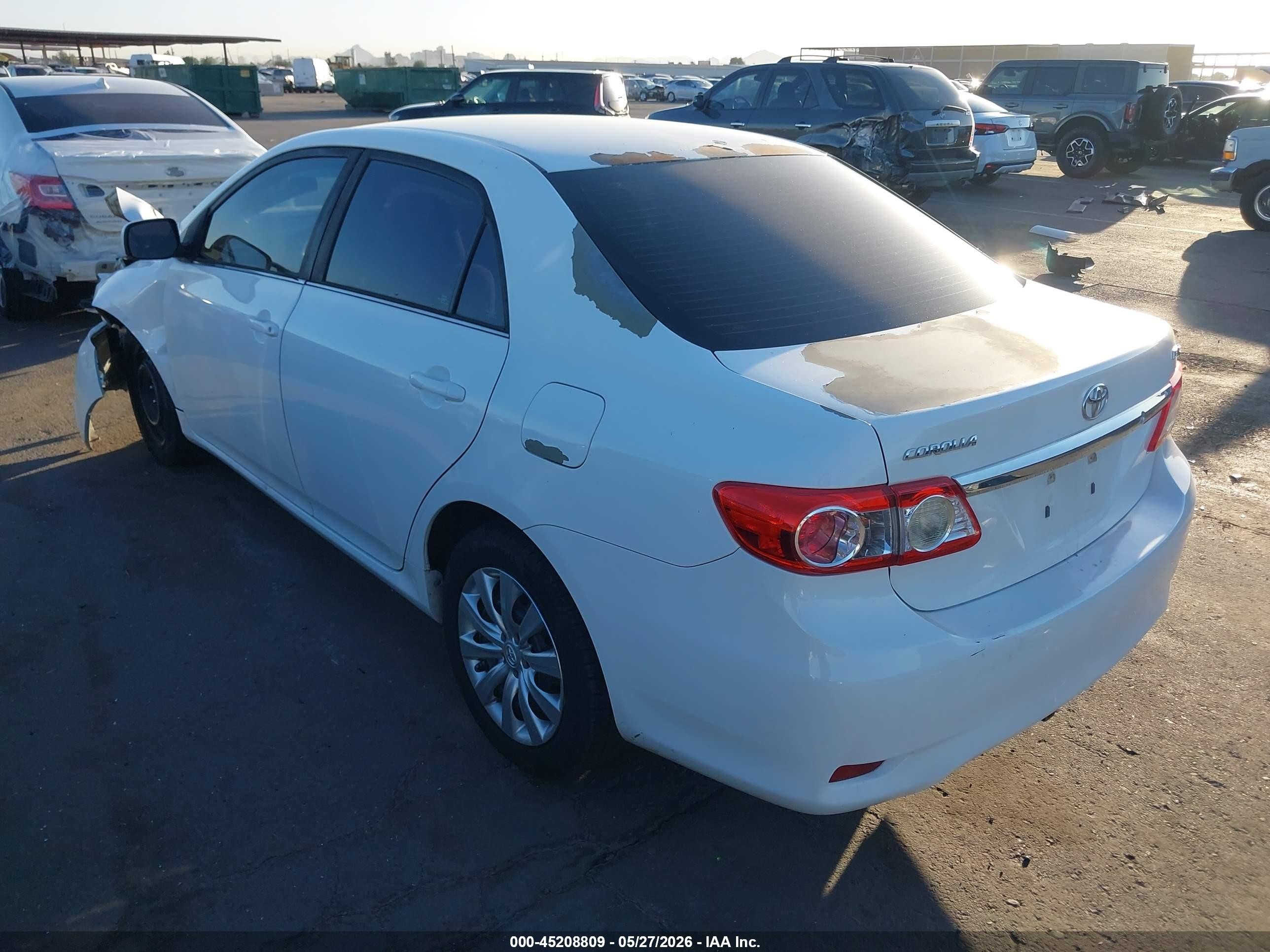 2013 Toyota Corolla Le White vin: 5YFBU4EEXDP156261