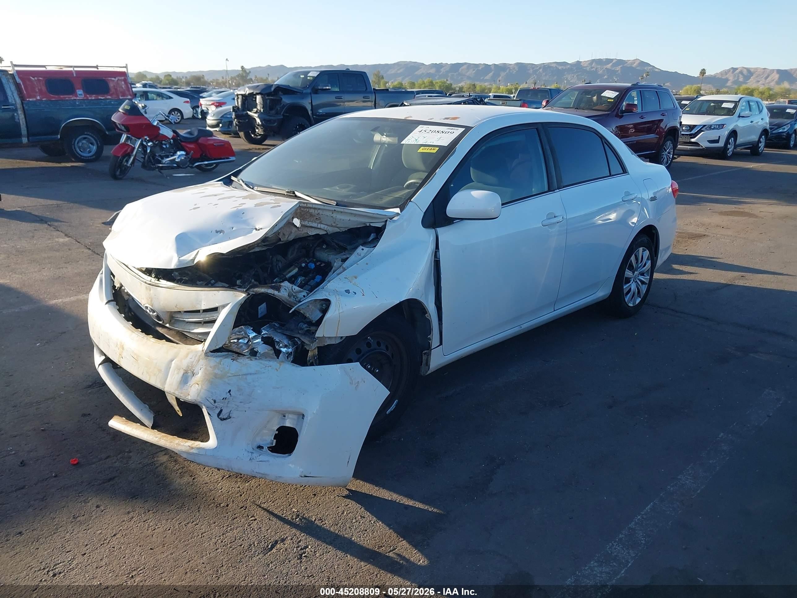2013 Toyota Corolla Le White vin: 5YFBU4EEXDP156261