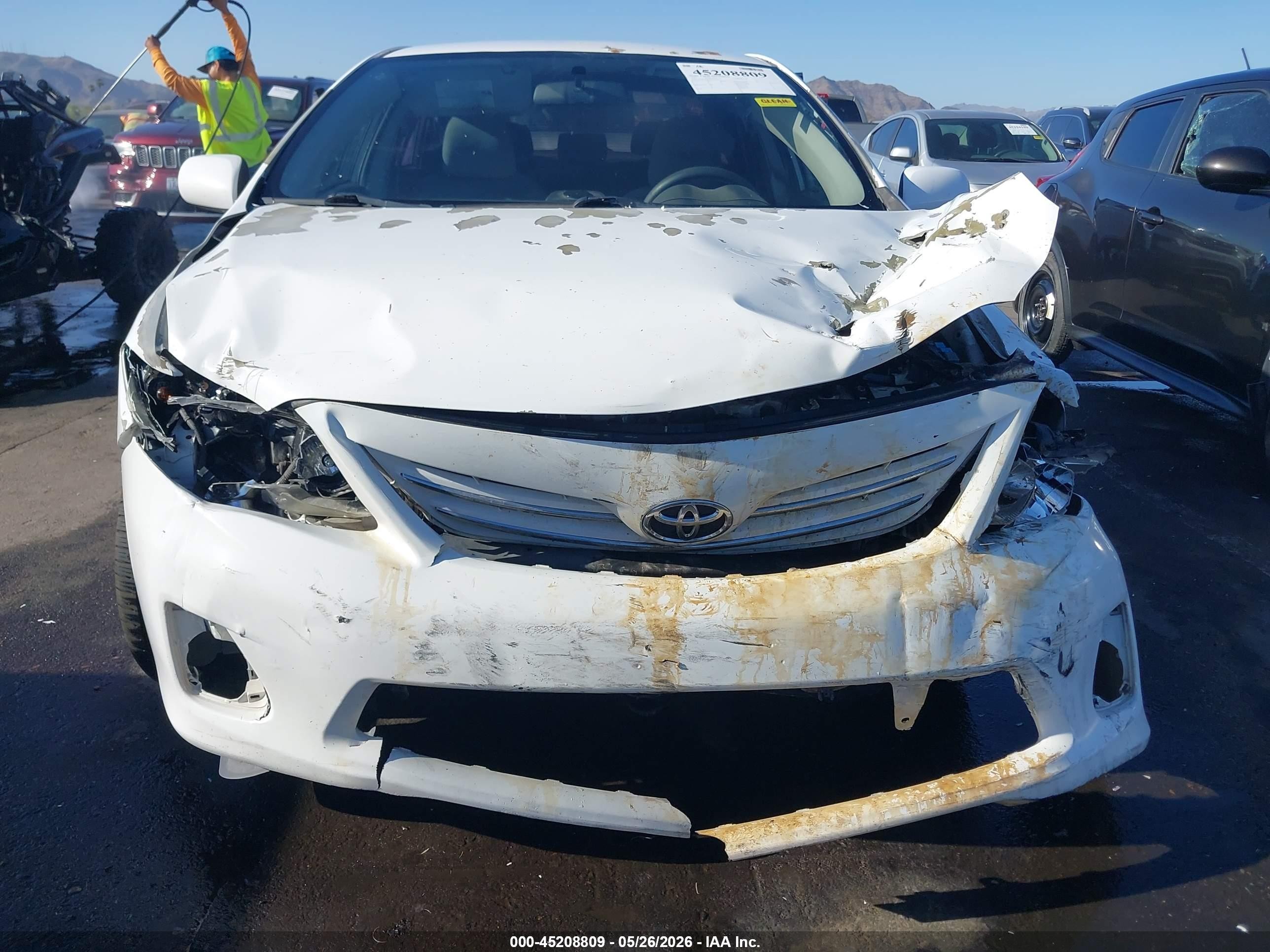 2013 Toyota Corolla Le White vin: 5YFBU4EEXDP156261