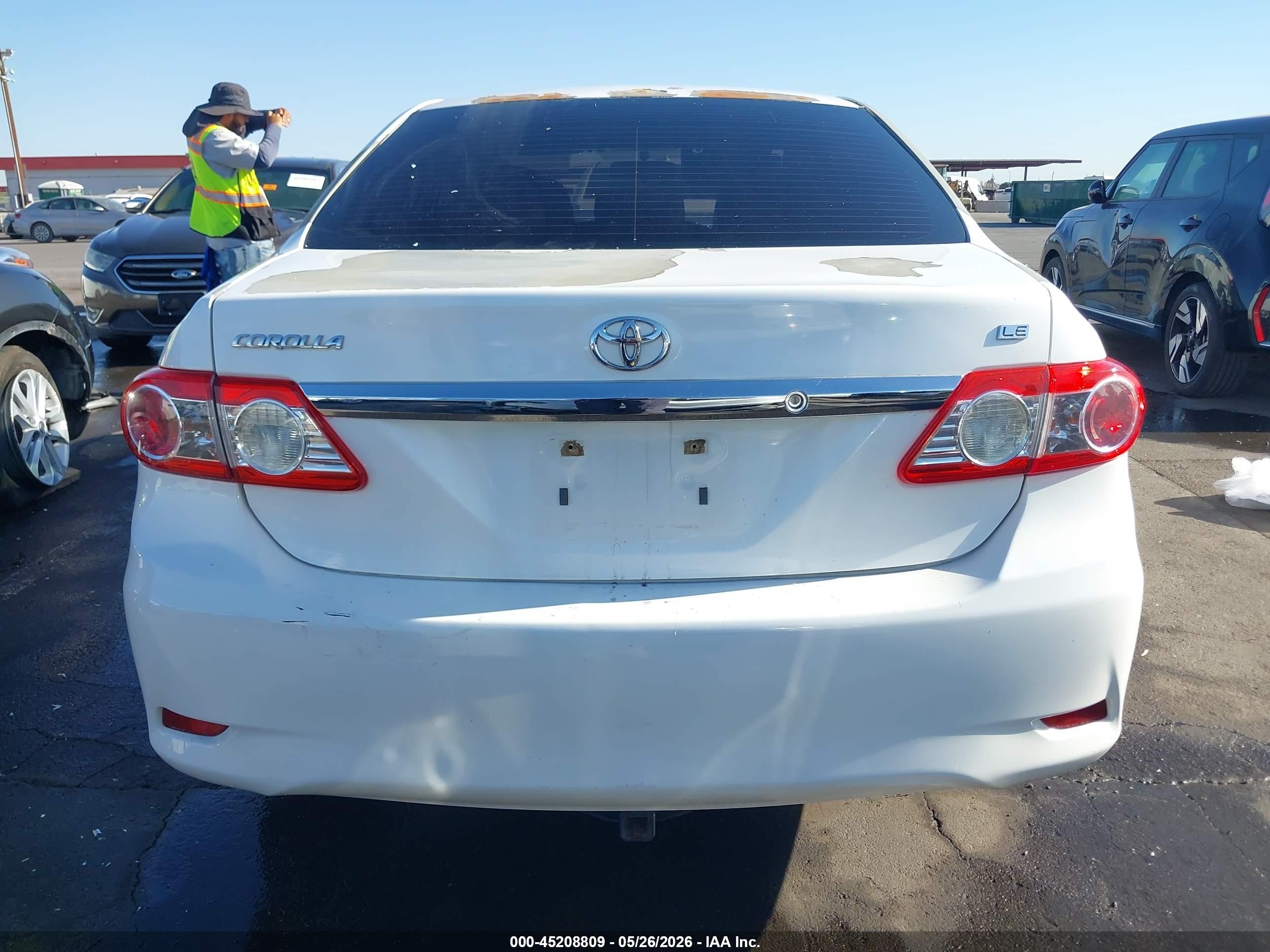 2013 Toyota Corolla Le White vin: 5YFBU4EEXDP156261