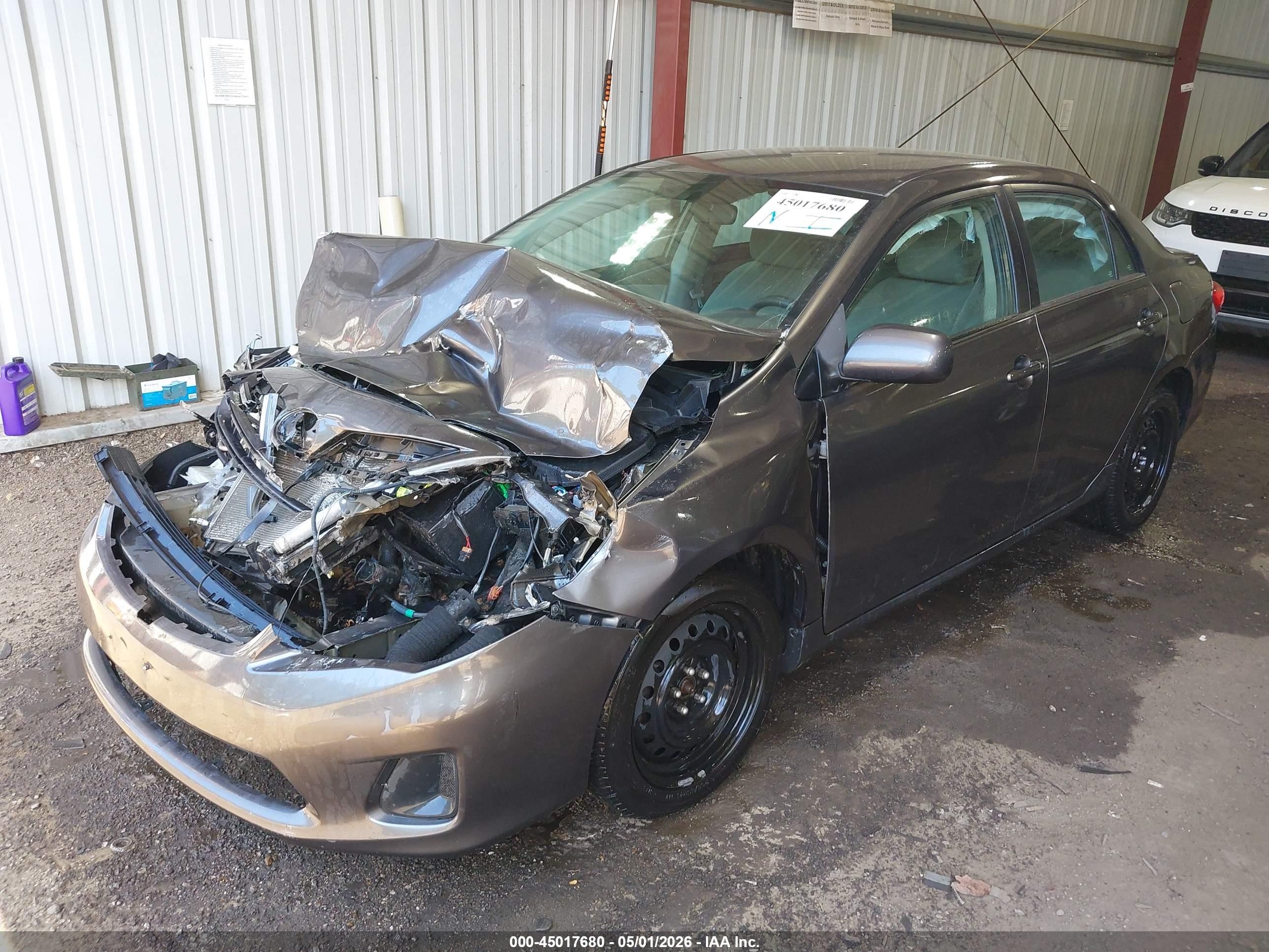 2013 Toyota Corolla Le Brown vin: 5YFBU4EEXDP162884