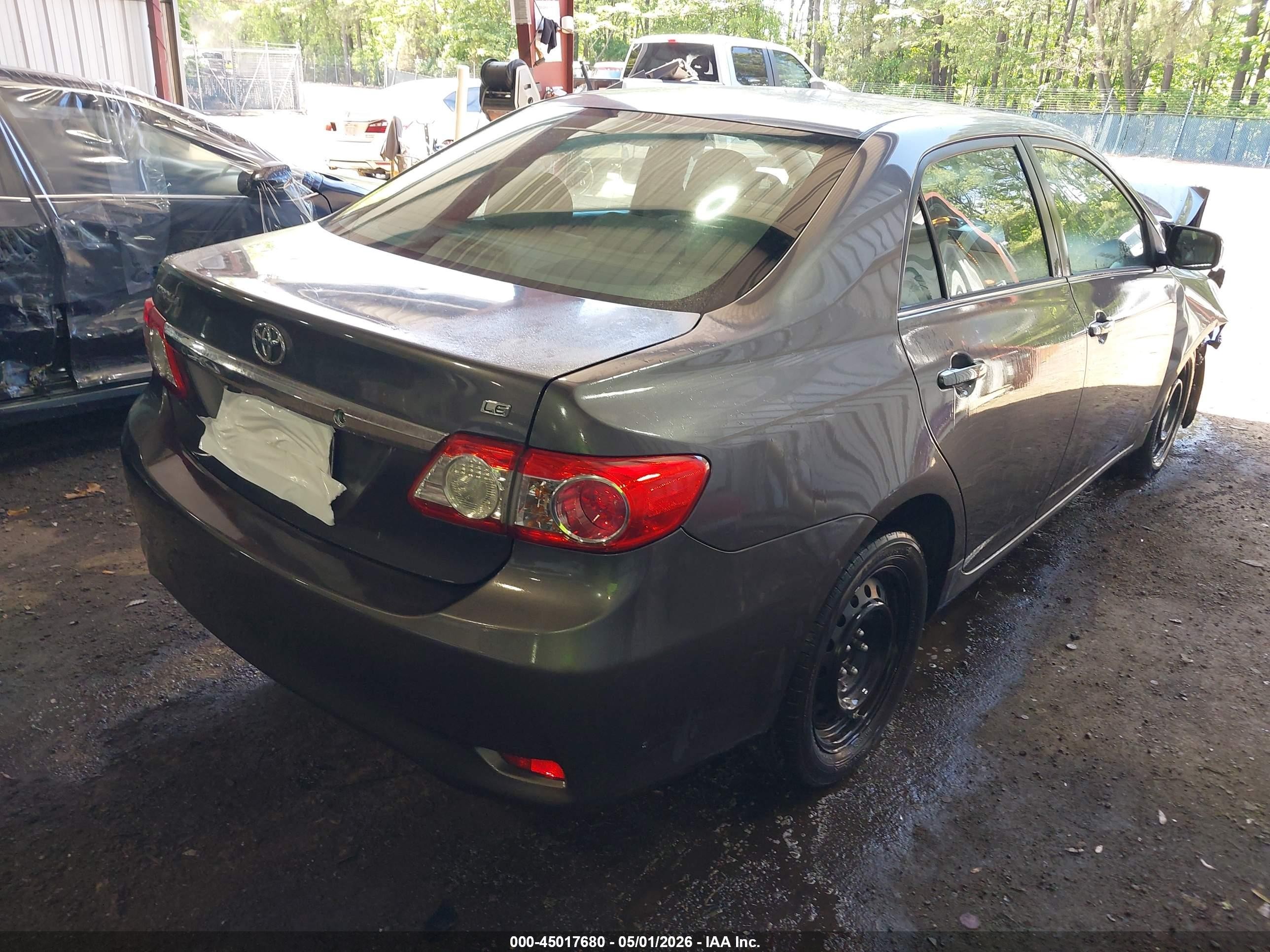 2013 Toyota Corolla Le Brown vin: 5YFBU4EEXDP162884