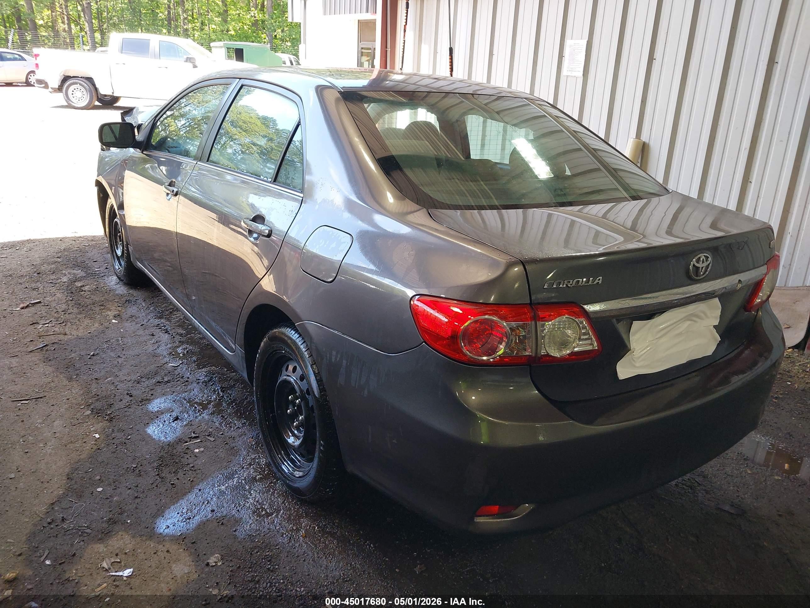 2013 Toyota Corolla Le Brown vin: 5YFBU4EEXDP162884