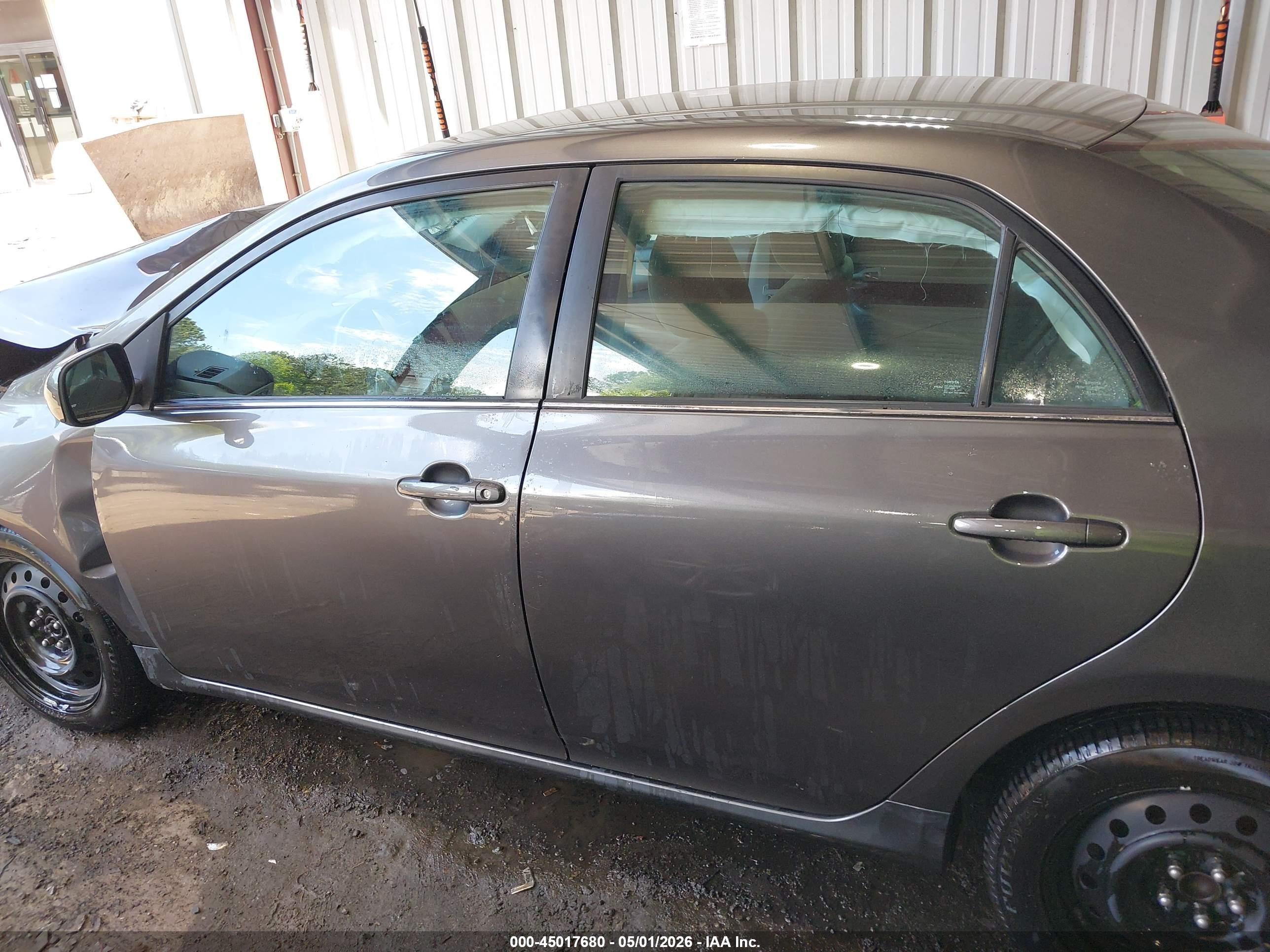 2013 Toyota Corolla Le Brown vin: 5YFBU4EEXDP162884