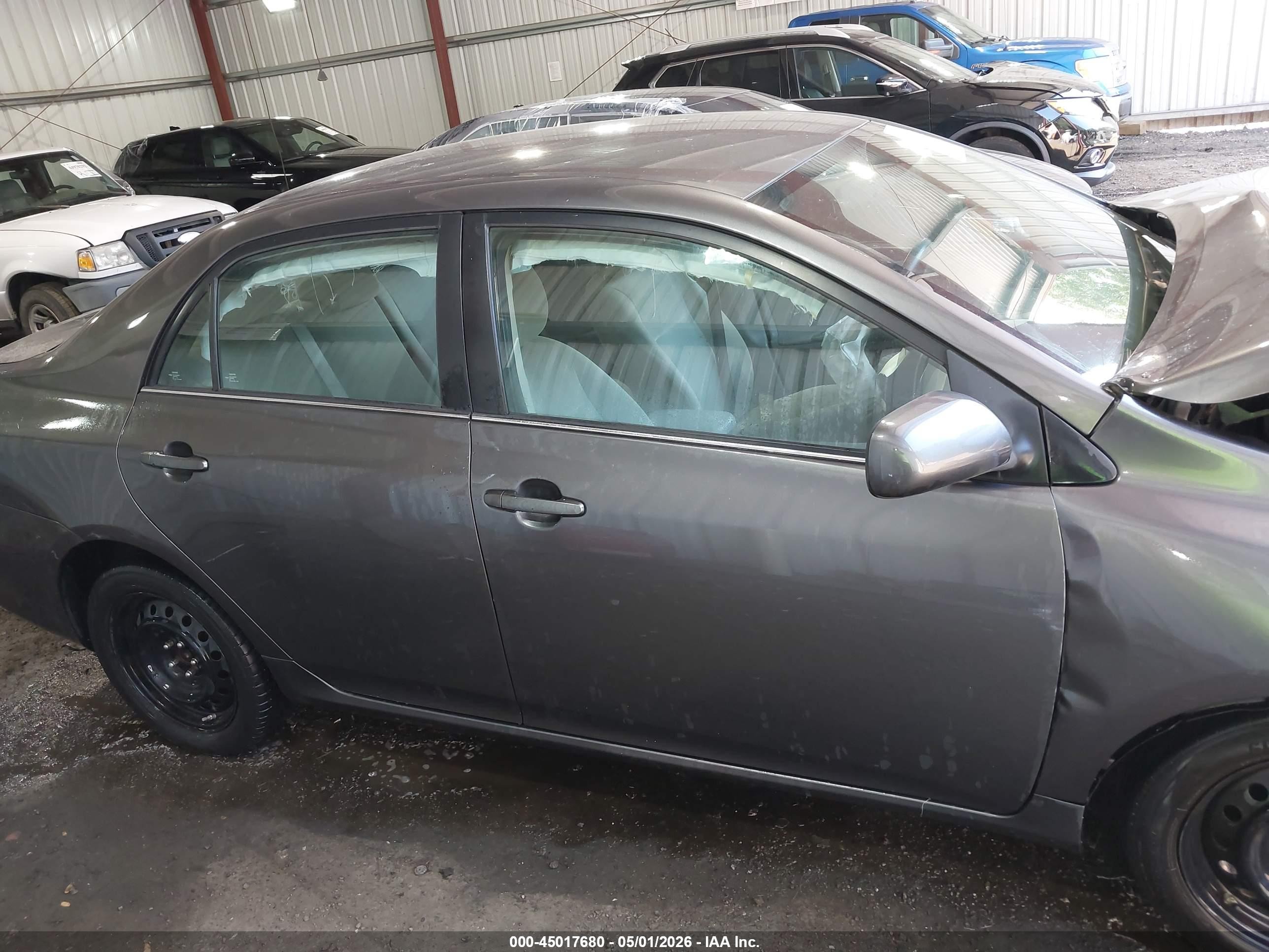 2013 Toyota Corolla Le Brown vin: 5YFBU4EEXDP162884