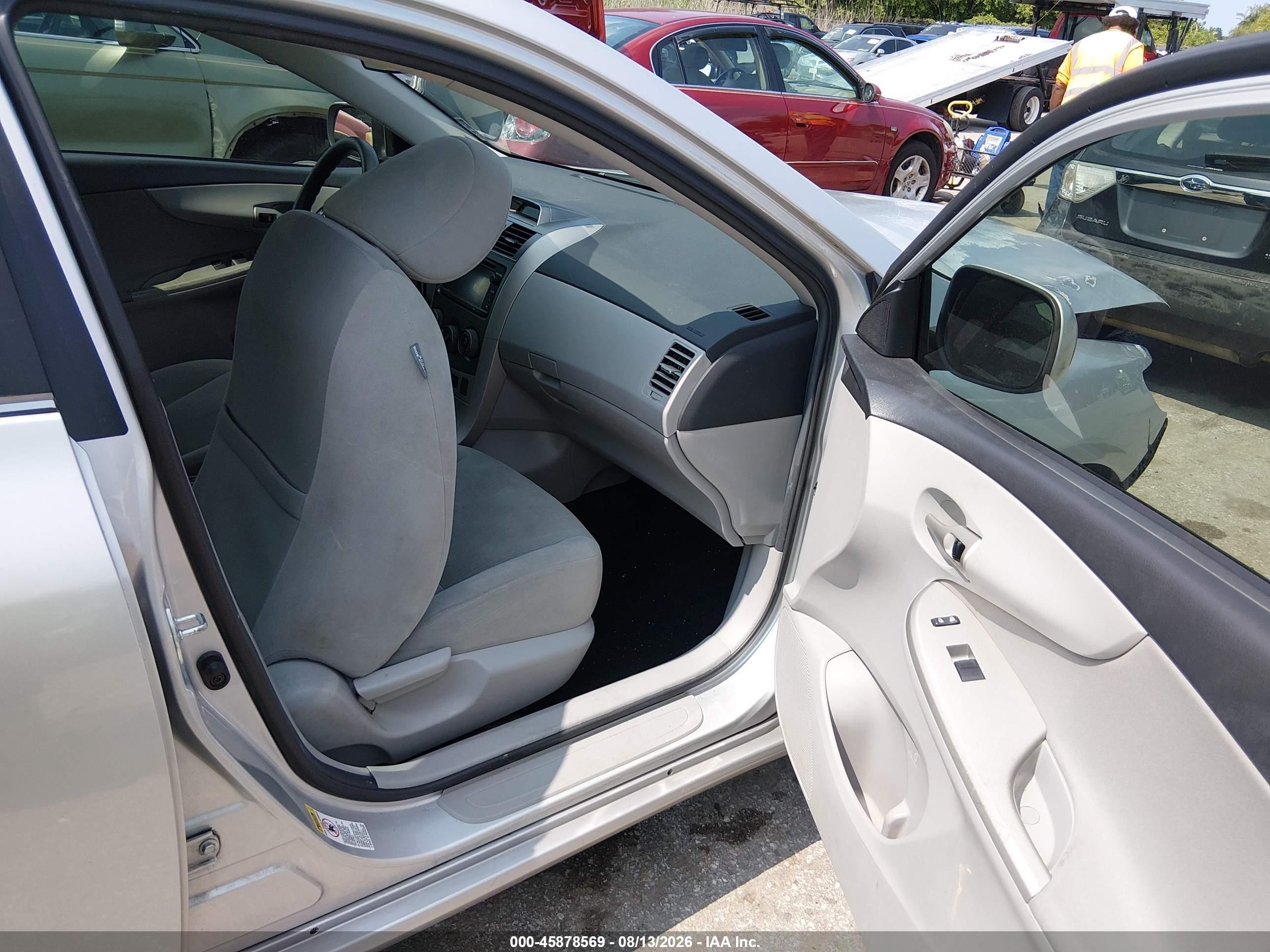 2013 Toyota Corolla Le Silver vin: 5YFBU4EEXDP164389
