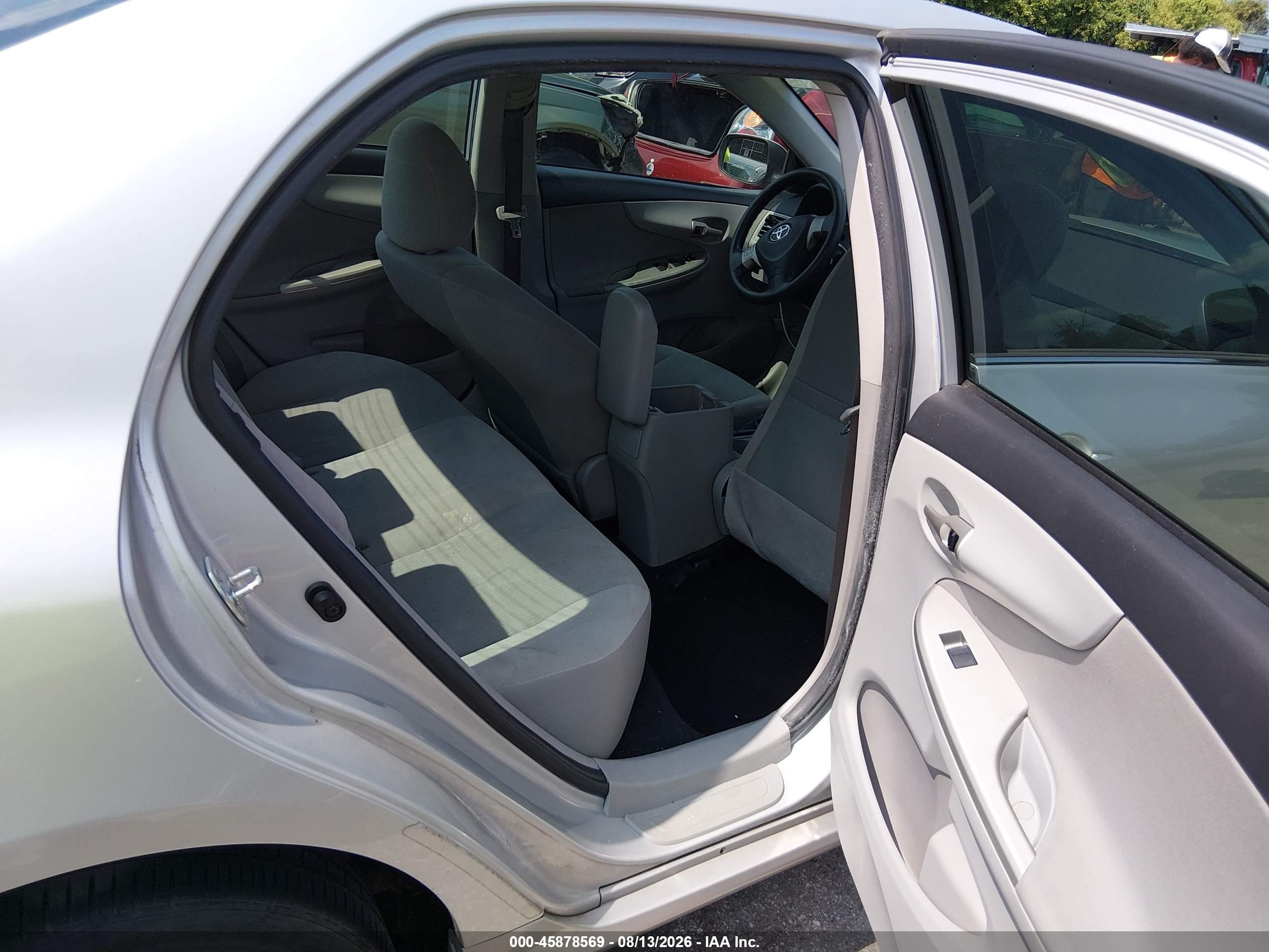 2013 Toyota Corolla Le Silver vin: 5YFBU4EEXDP164389