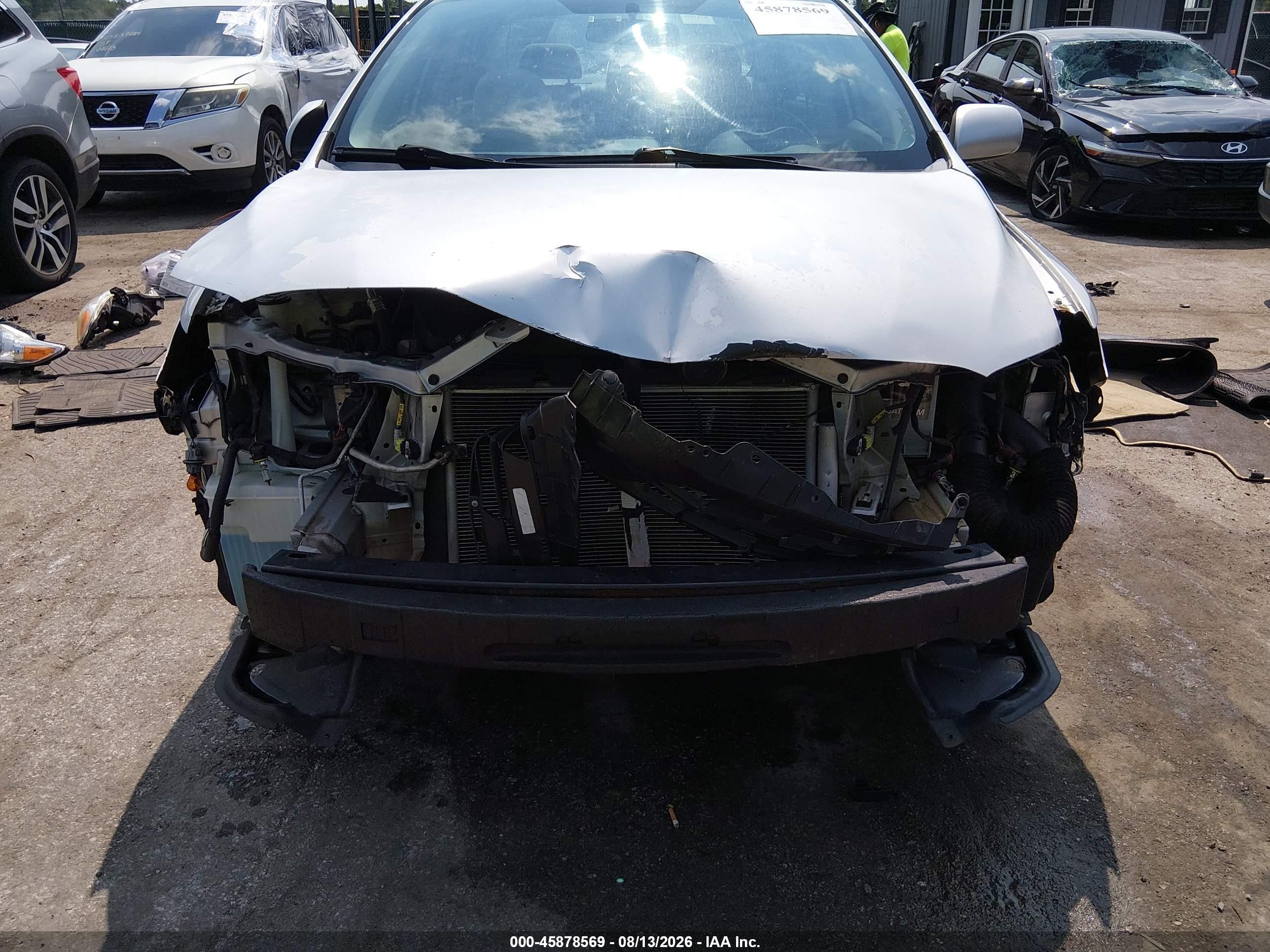 2013 Toyota Corolla Le Silver vin: 5YFBU4EEXDP164389