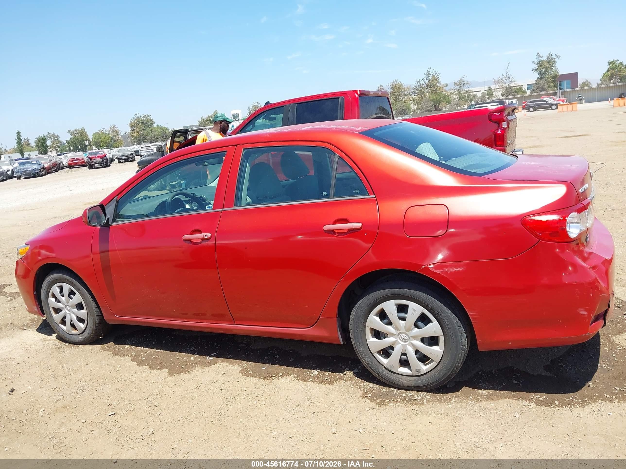 2013 Toyota Corolla L Красный vin: 5YFBU4EEXDP173755