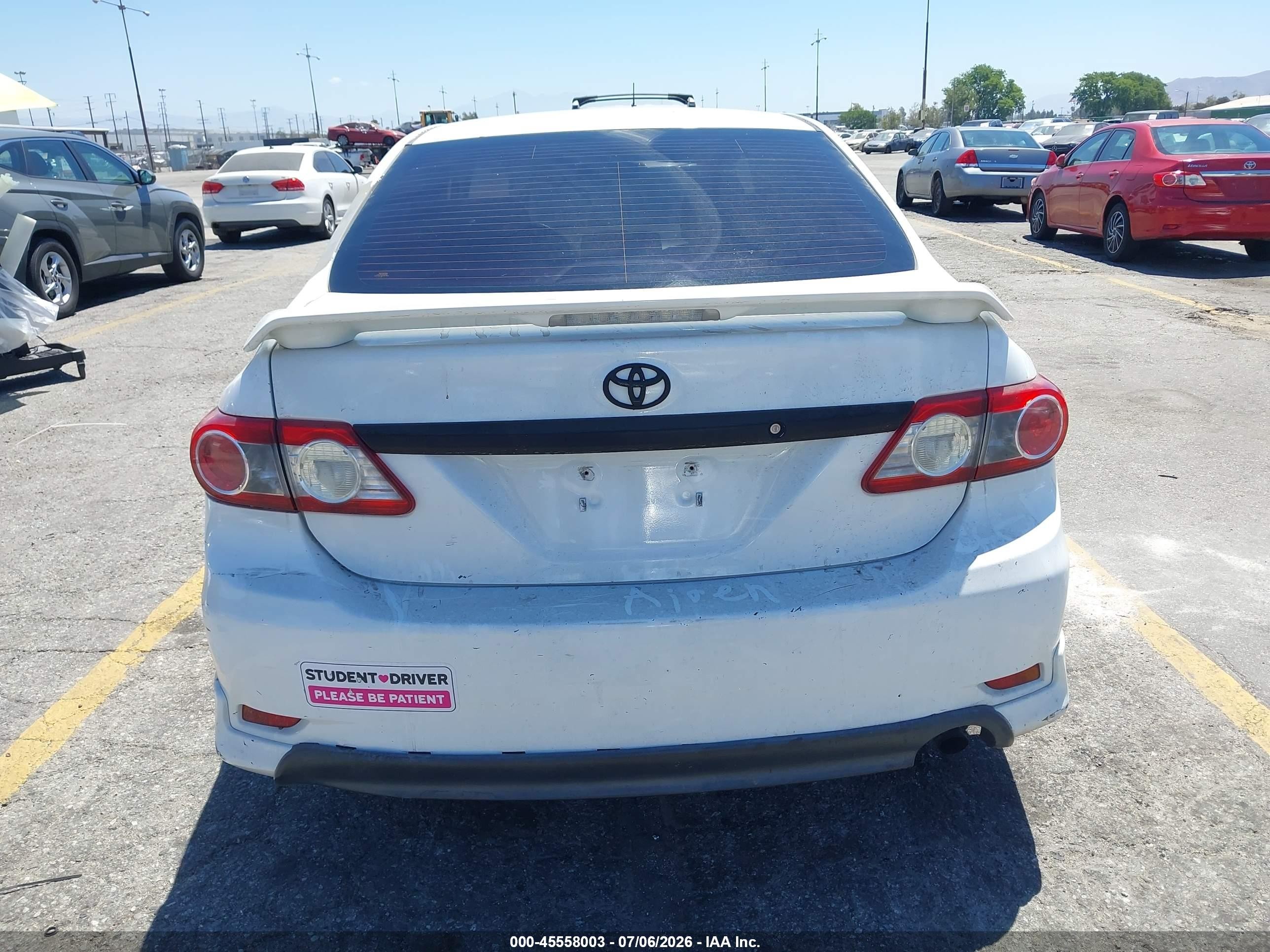 2013 Toyota Corolla S White vin: 5YFBU4EEXDP183914