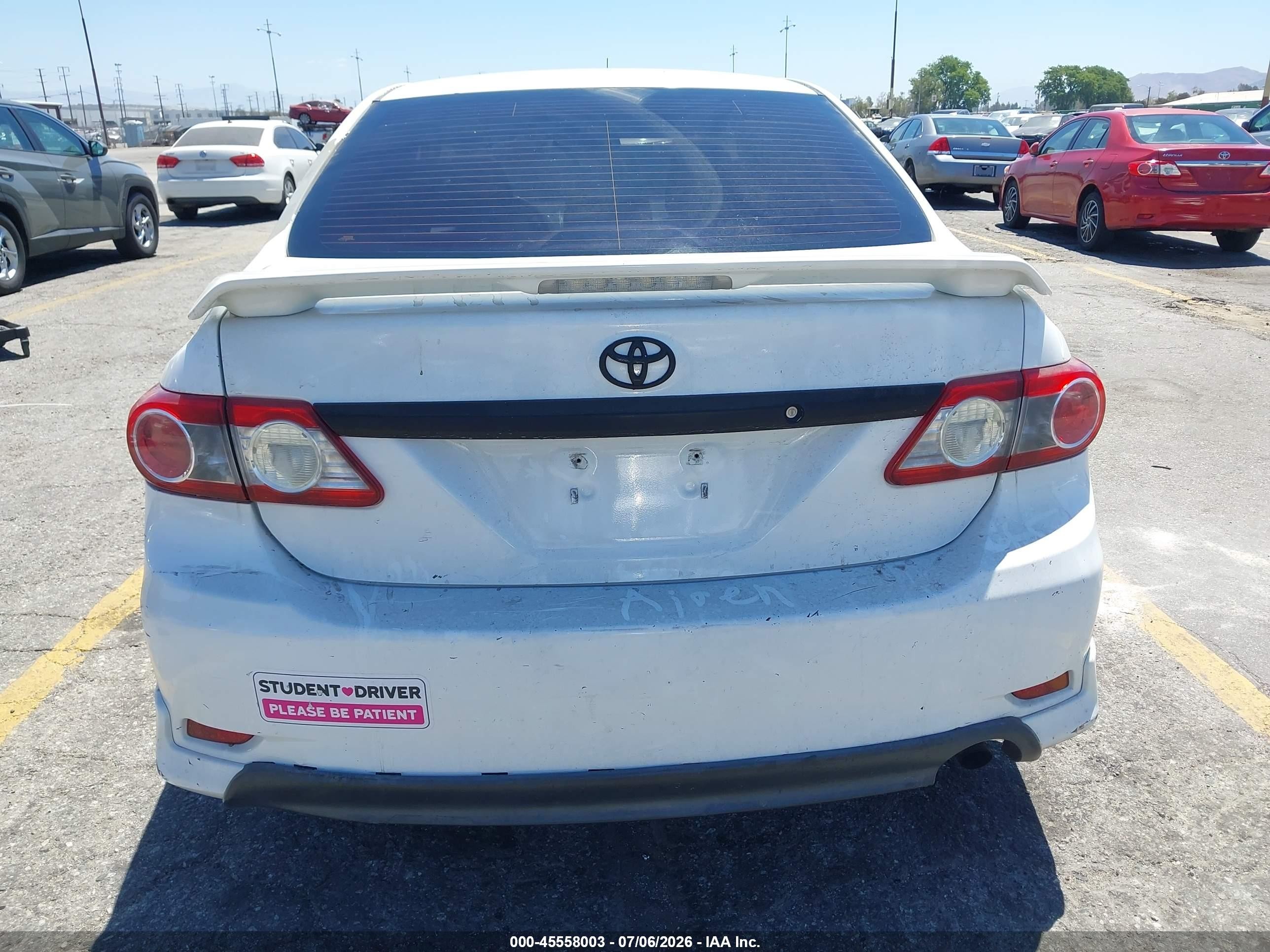 2013 Toyota Corolla S White vin: 5YFBU4EEXDP183914
