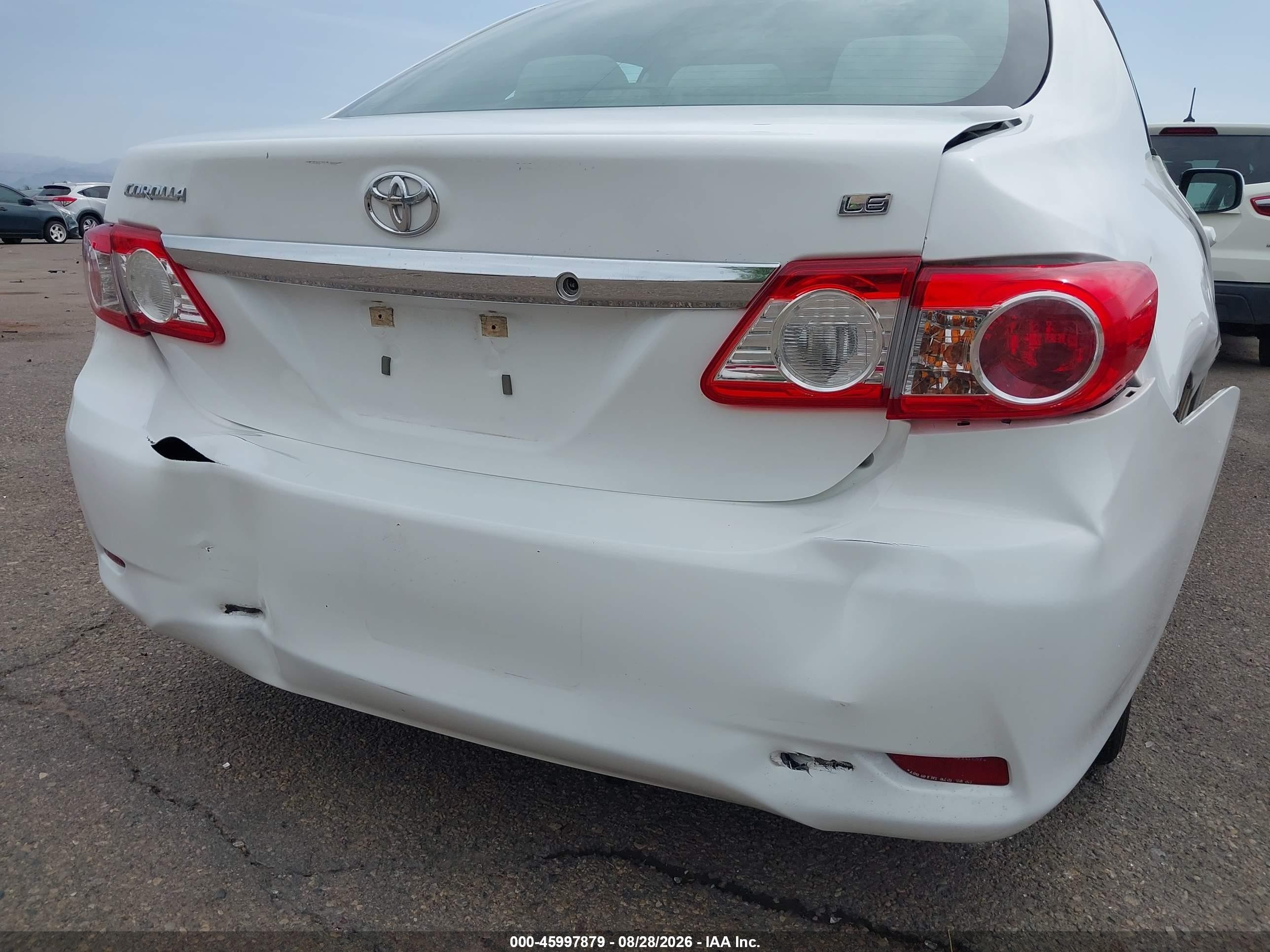 2013 Toyota Corolla Le White vin: 5YFBU4EEXDP203790