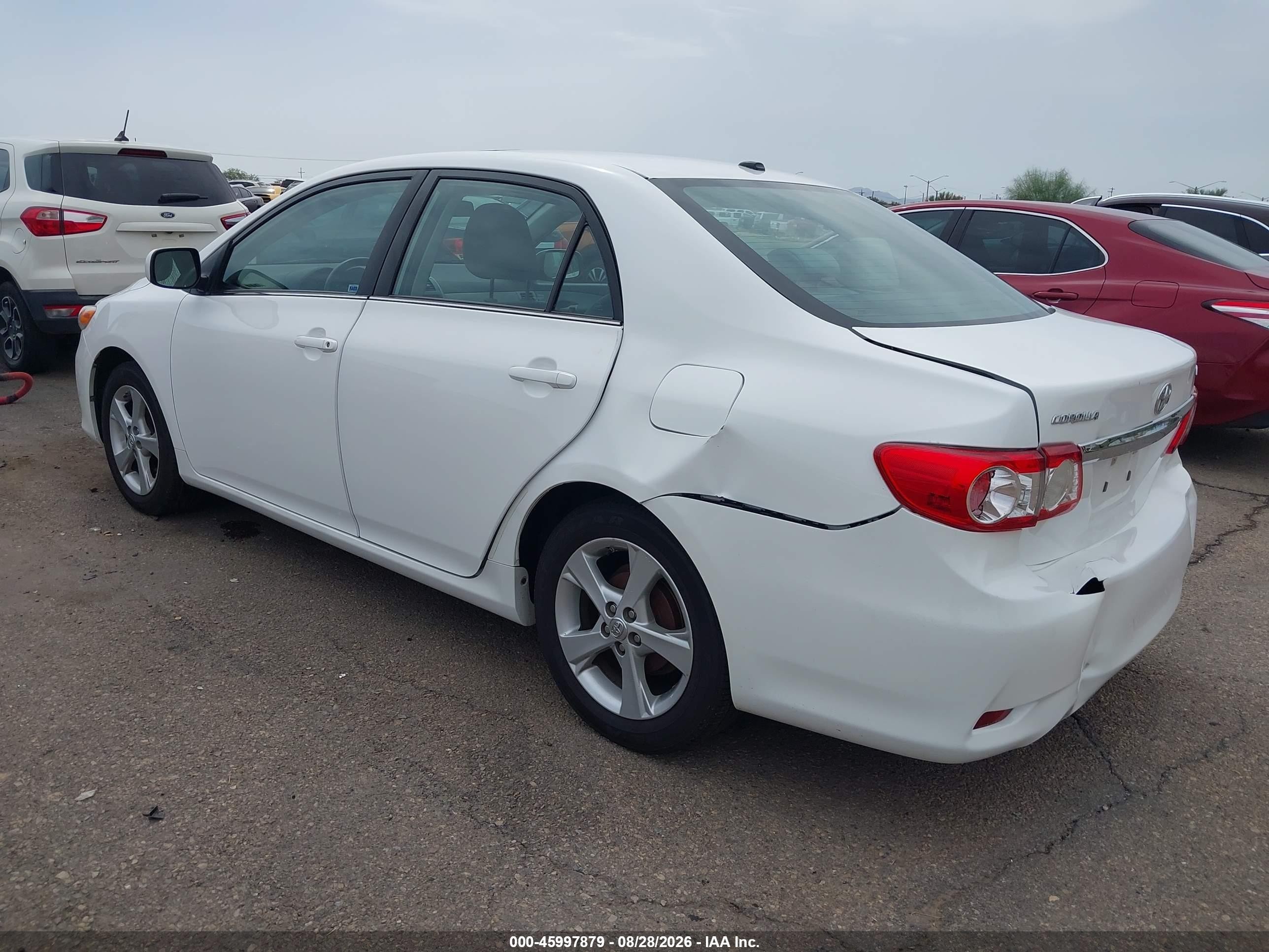 2013 Toyota Corolla Le White vin: 5YFBU4EEXDP203790