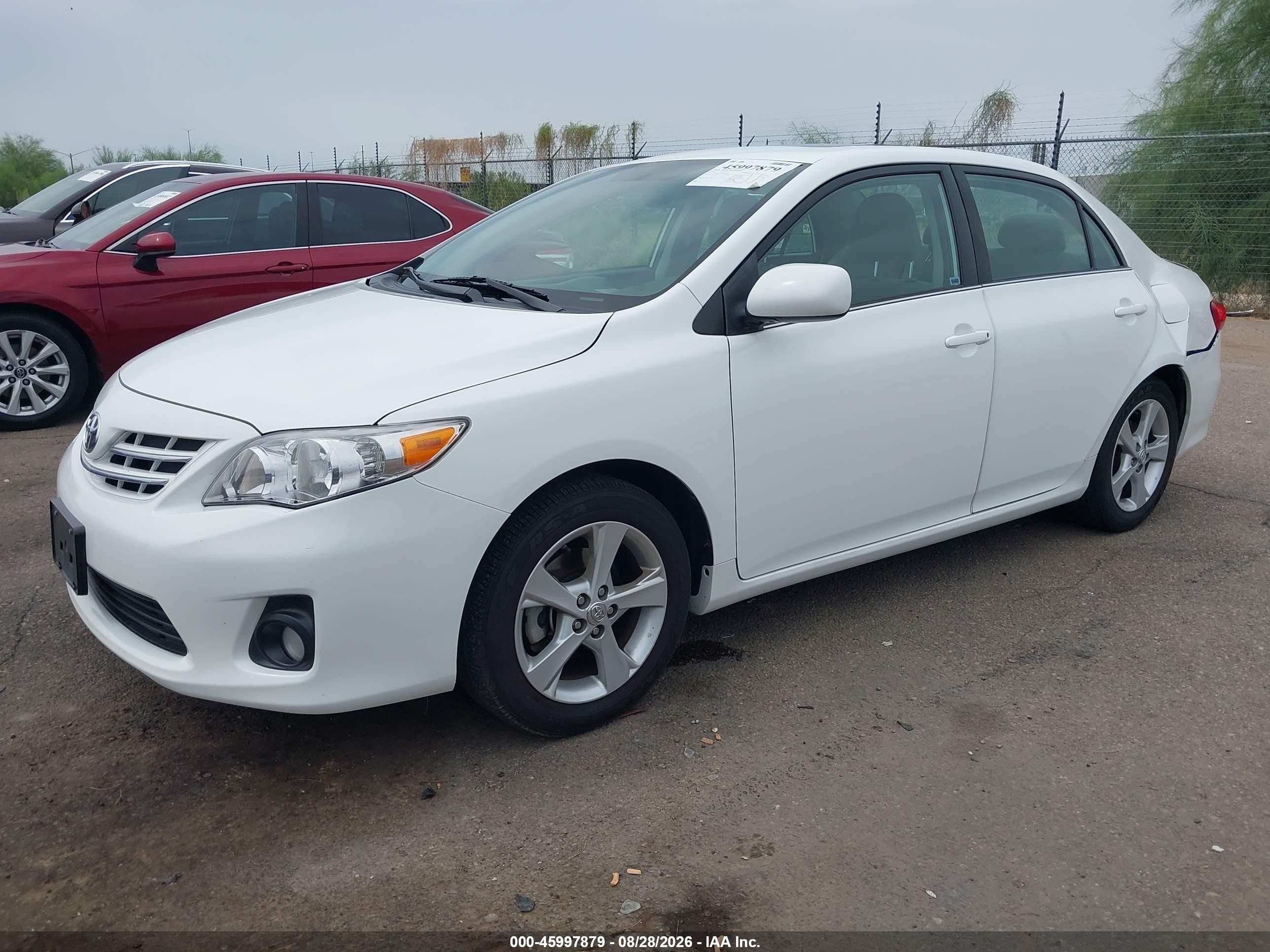 2013 Toyota Corolla Le White vin: 5YFBU4EEXDP203790
