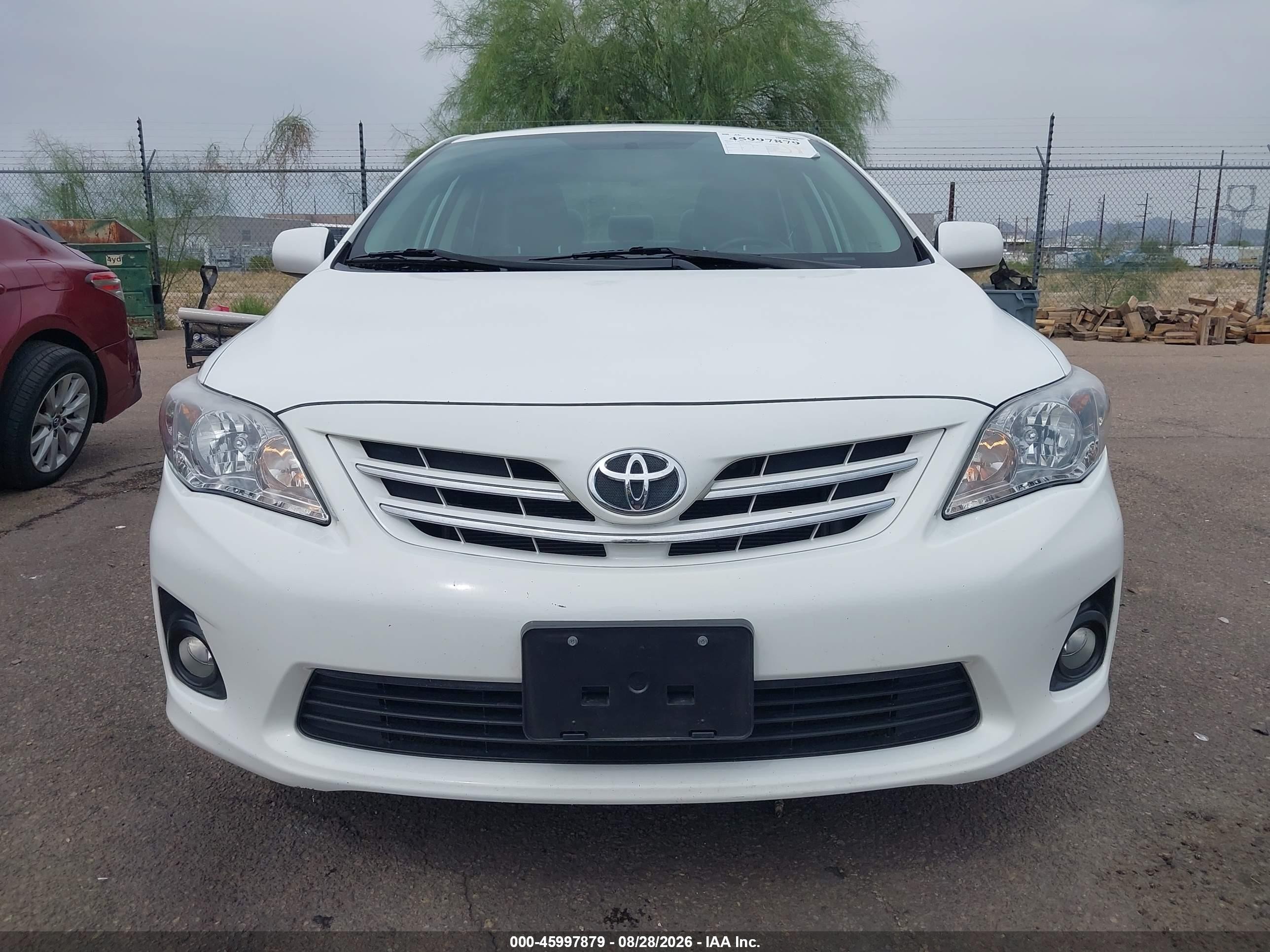 2013 Toyota Corolla Le White vin: 5YFBU4EEXDP203790