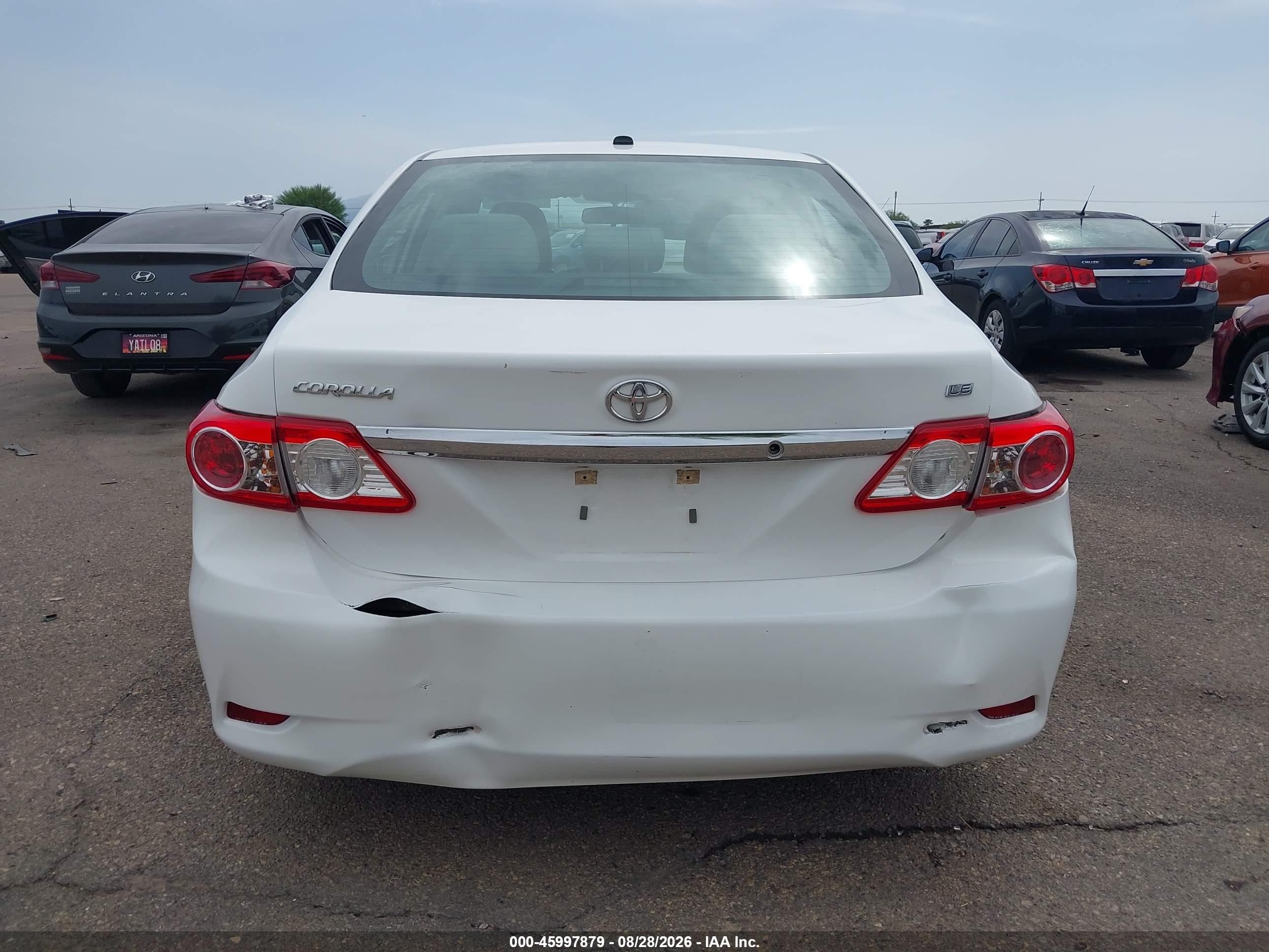 2013 Toyota Corolla Le White vin: 5YFBU4EEXDP203790