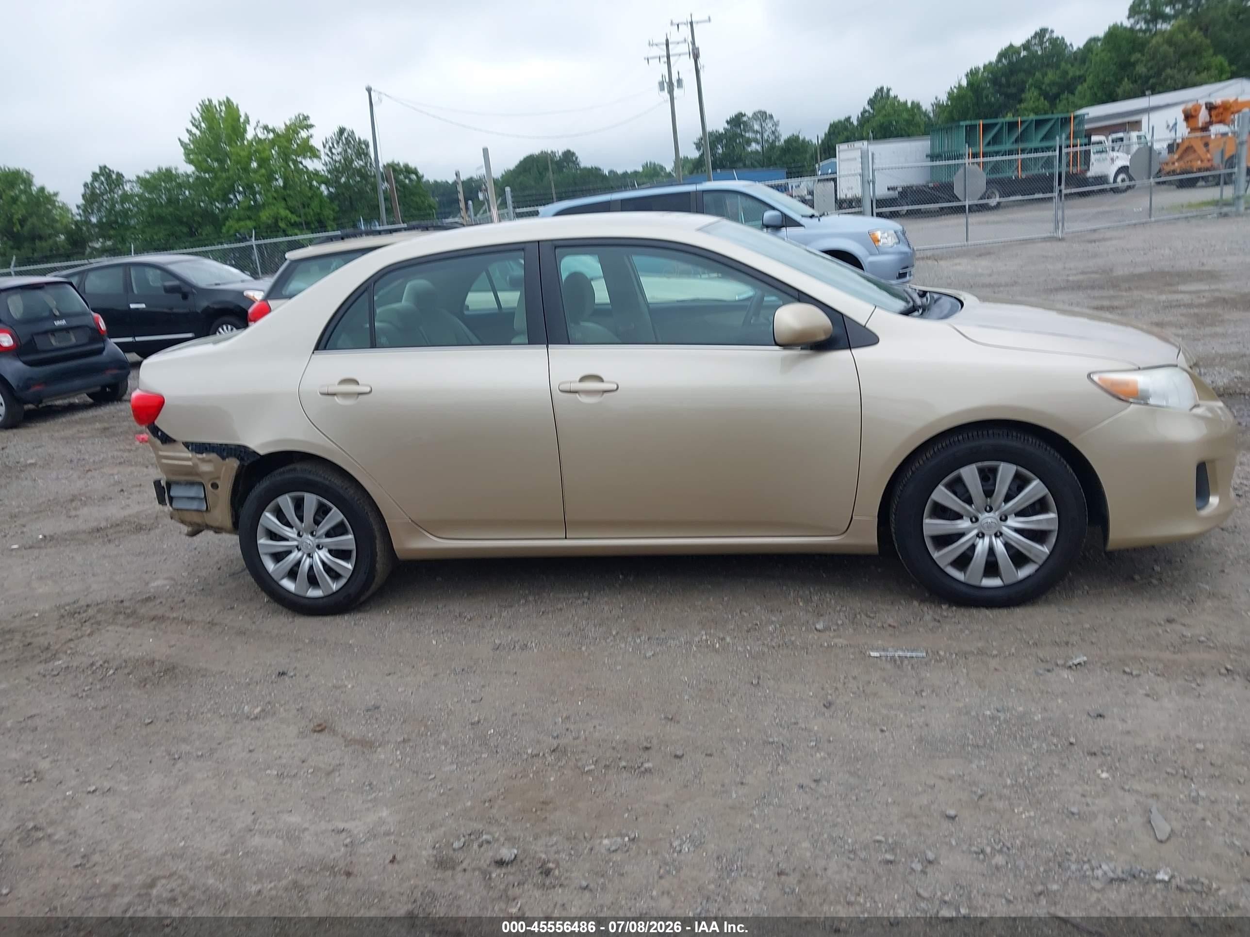 2013 Toyota Corolla Le Gold vin: 5YFBU4EEXDP210285