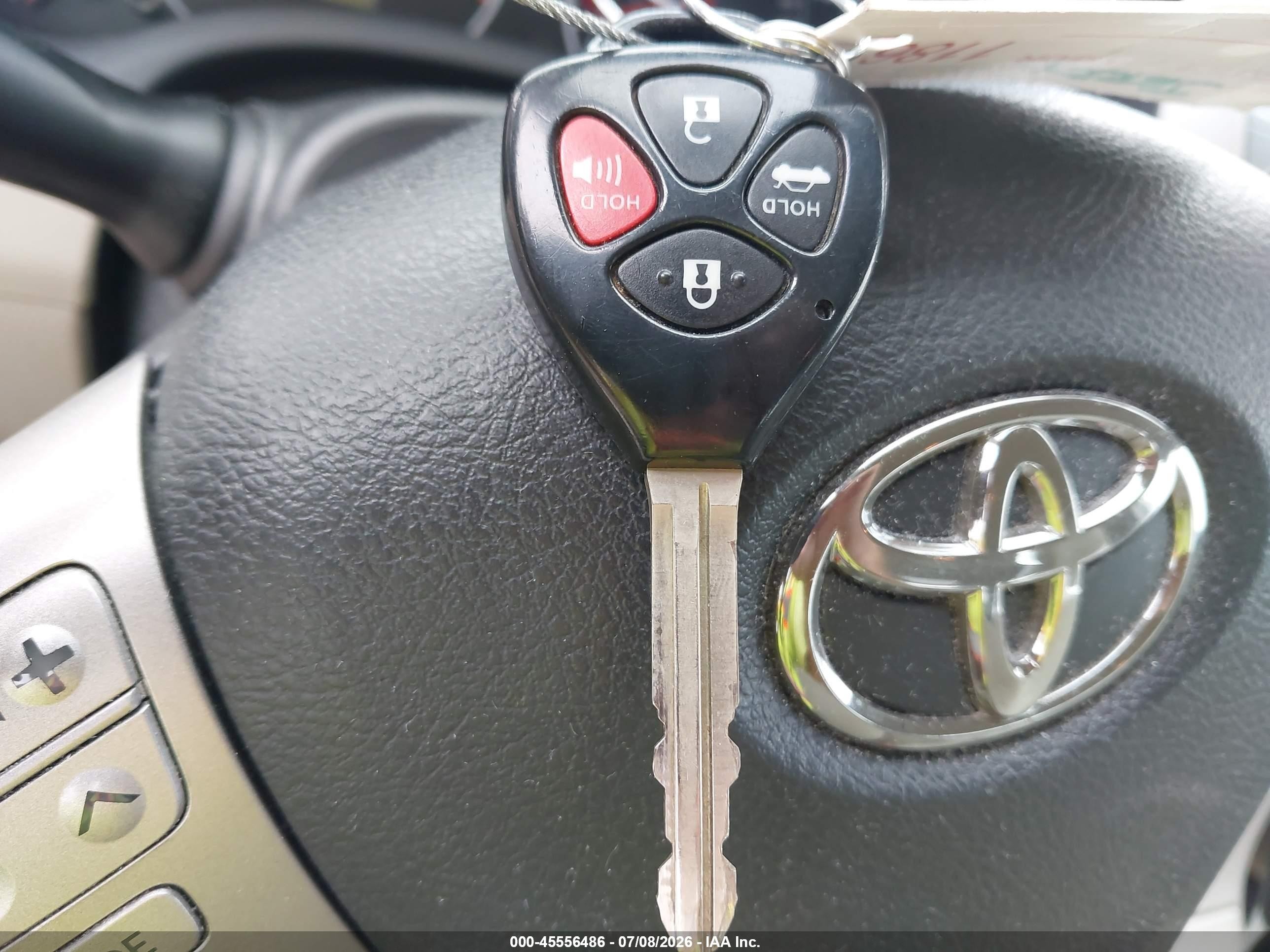 2013 Toyota Corolla Le Gold vin: 5YFBU4EEXDP210285
