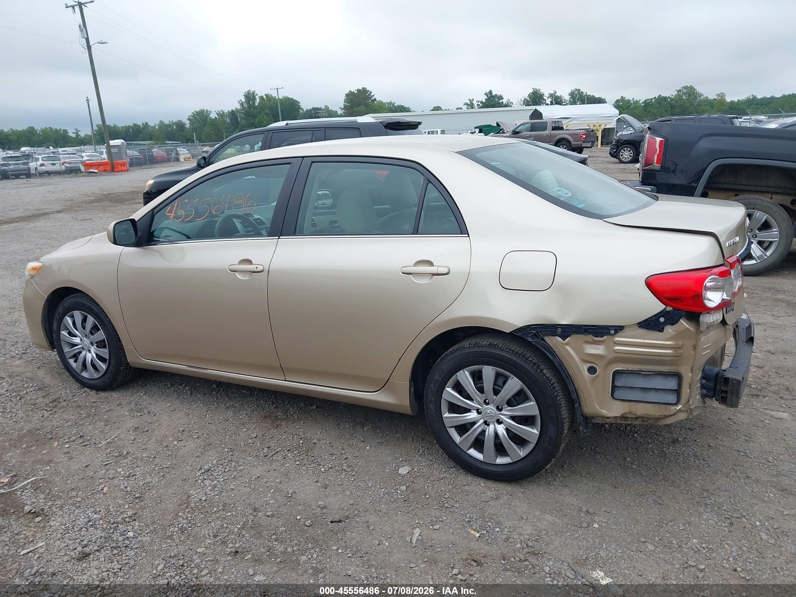 2013 Toyota Corolla Le Gold vin: 5YFBU4EEXDP210285