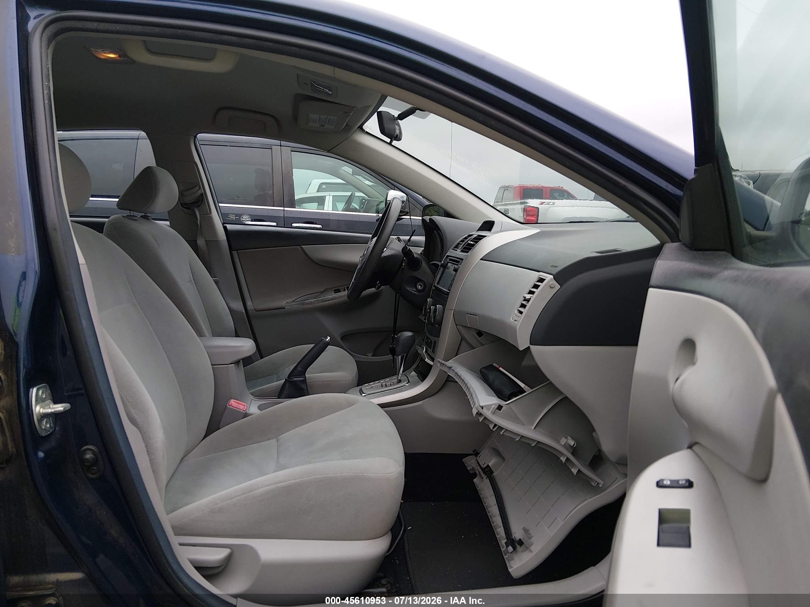 2013 Toyota Corolla Le Dark Blue vin: 5YFBU4EEXDP212411