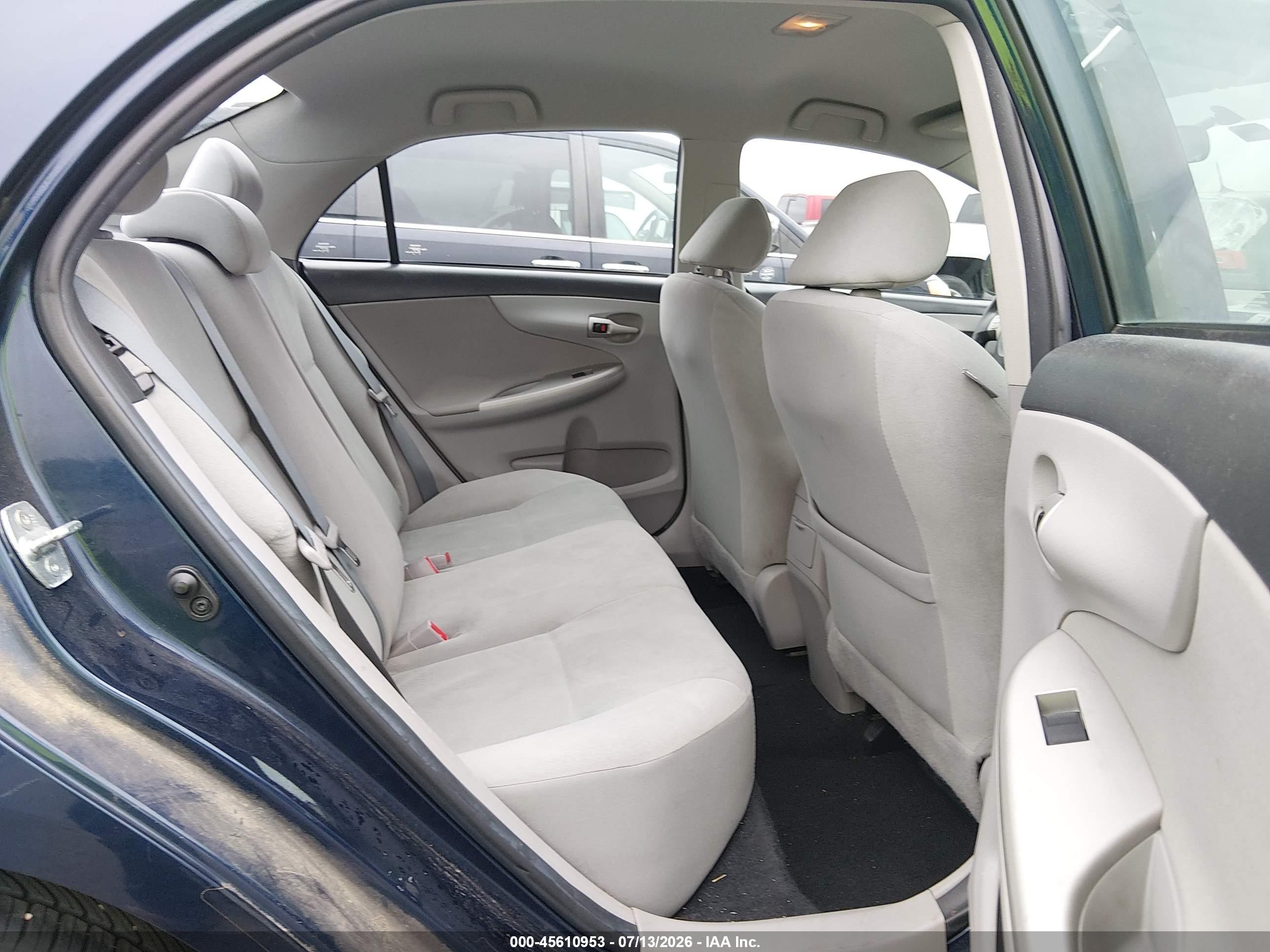 2013 Toyota Corolla Le Dark Blue vin: 5YFBU4EEXDP212411