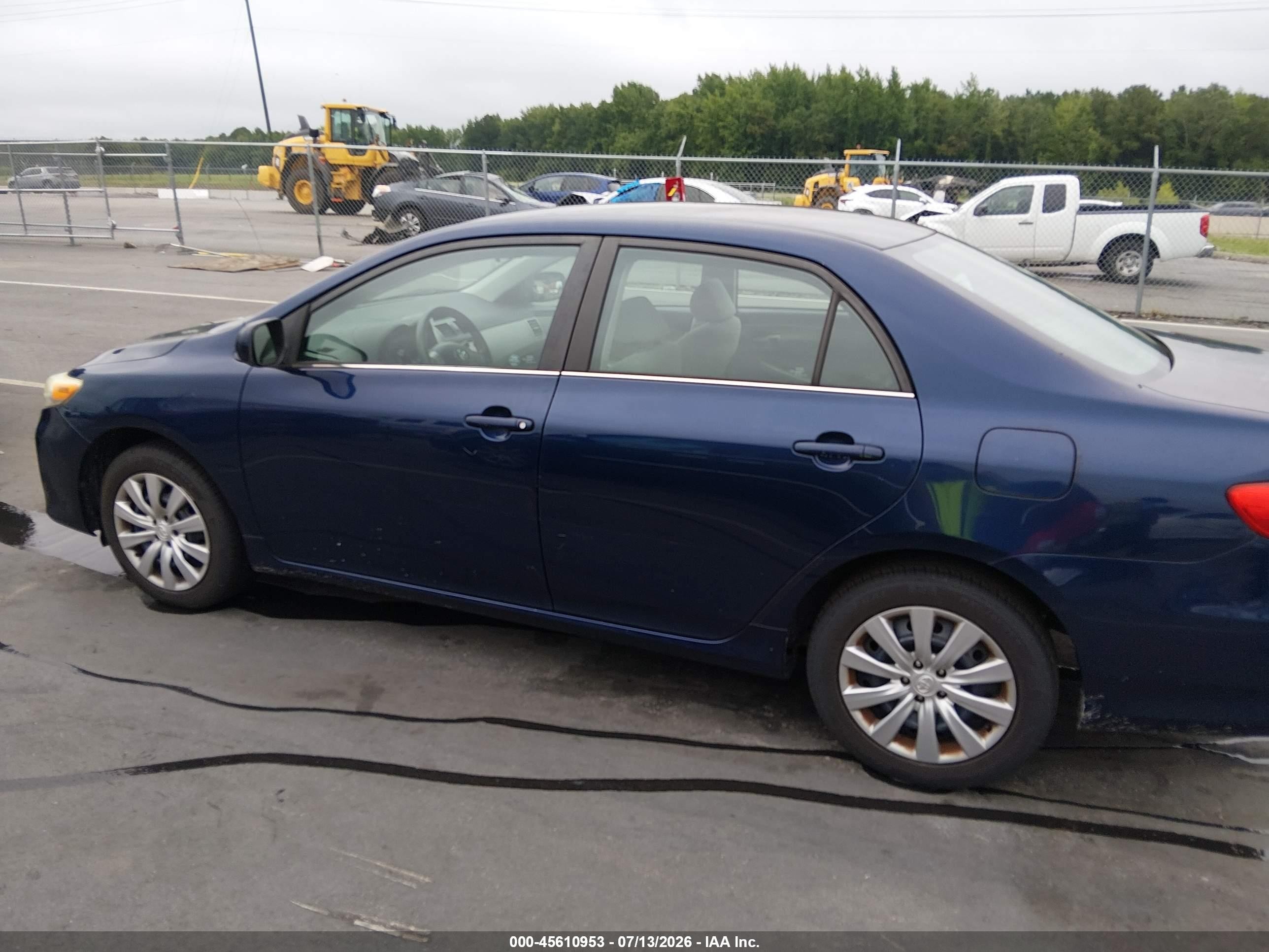 2013 Toyota Corolla Le Dark Blue vin: 5YFBU4EEXDP212411