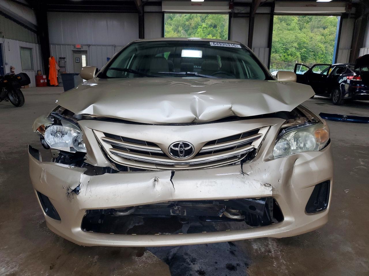 2013 Toyota Corolla Le Beige vin: 5YFBU4EEXDP214420