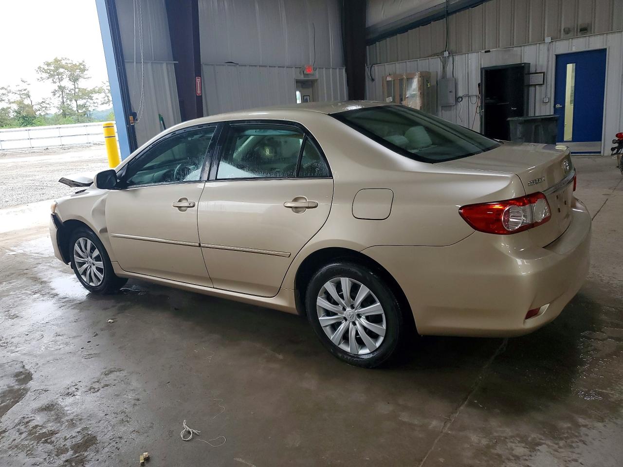 2013 Toyota Corolla Le Beige vin: 5YFBU4EEXDP214420