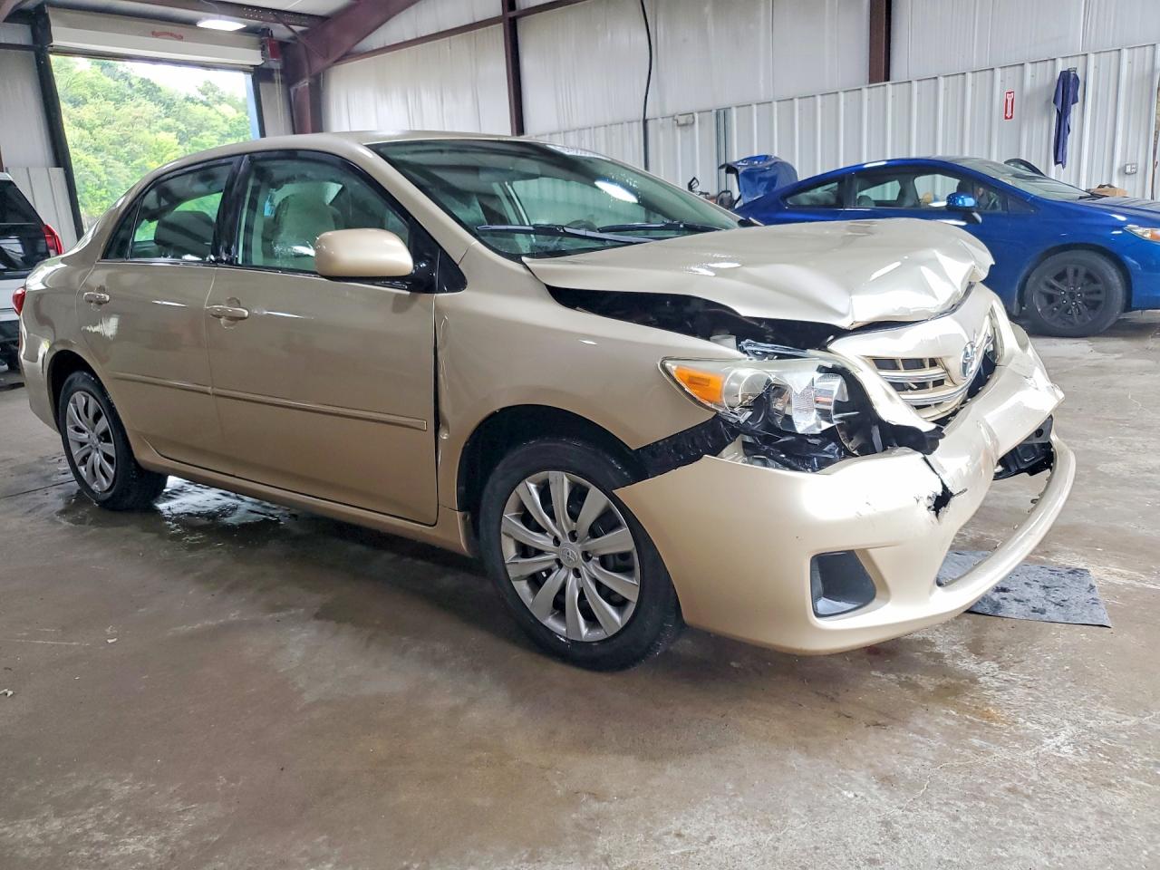 2013 Toyota Corolla Le Beige vin: 5YFBU4EEXDP214420