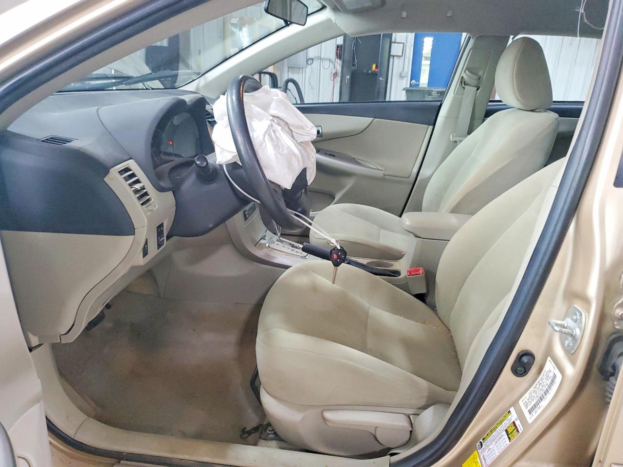 2013 Toyota Corolla Le Beige vin: 5YFBU4EEXDP214420
