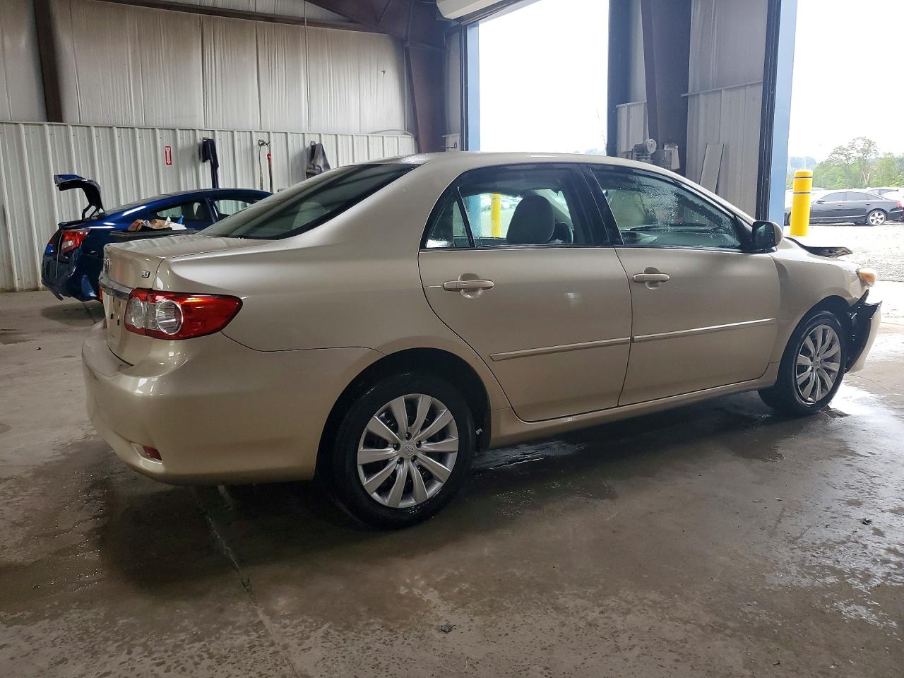 2013 Toyota Corolla Le Beige vin: 5YFBU4EEXDP214420