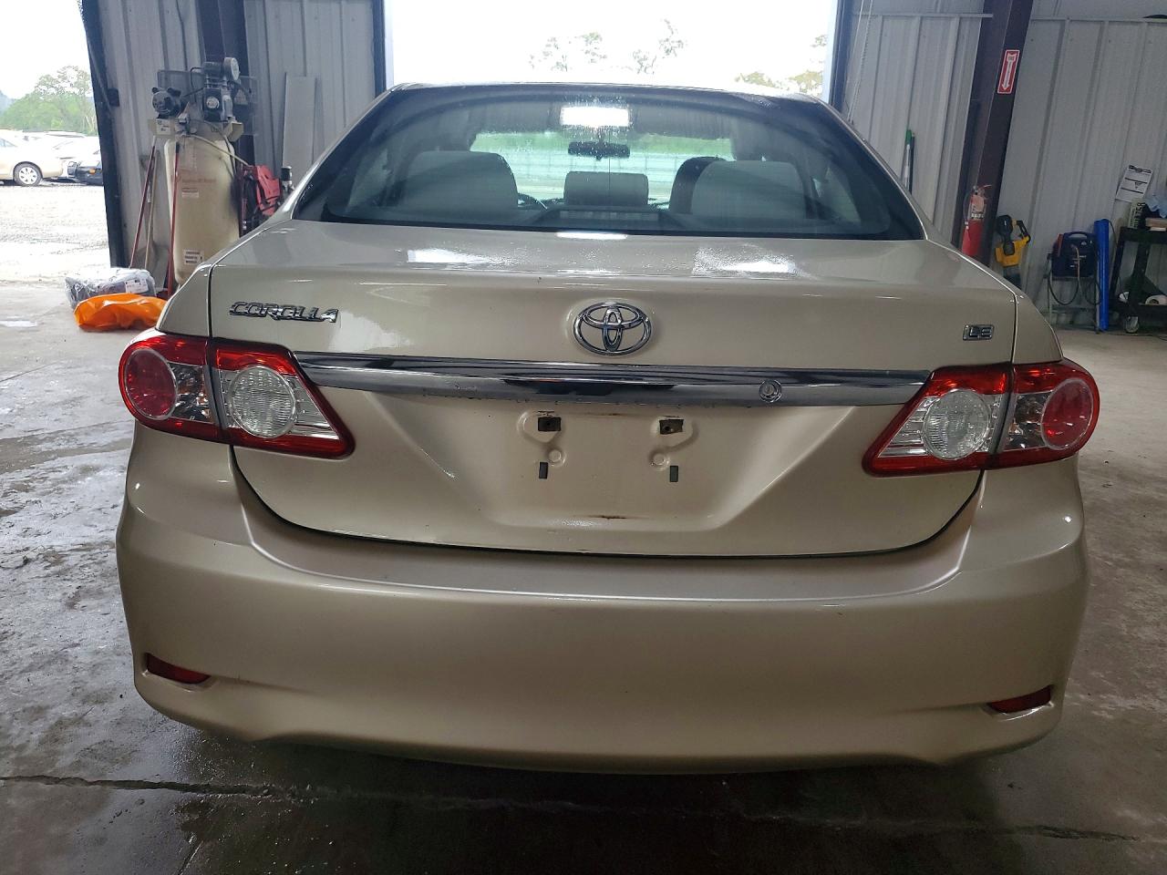 2013 Toyota Corolla Le Beige vin: 5YFBU4EEXDP214420