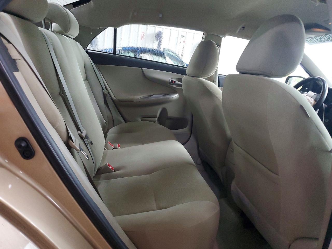 2013 Toyota Corolla Le Beige vin: 5YFBU4EEXDP214420
