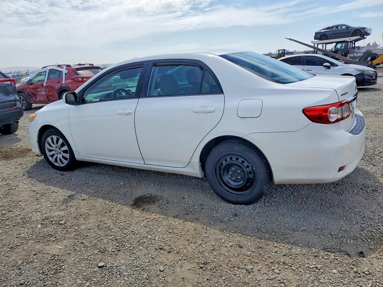 2013 Toyota Corolla Le White vin: 5YFBU4EEXDP216913