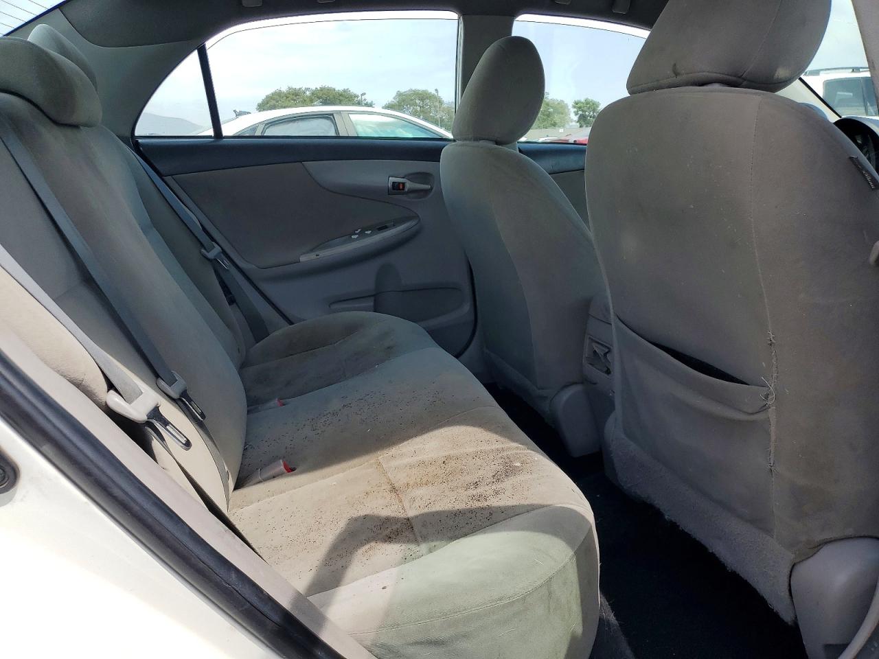 2013 Toyota Corolla Le White vin: 5YFBU4EEXDP216913