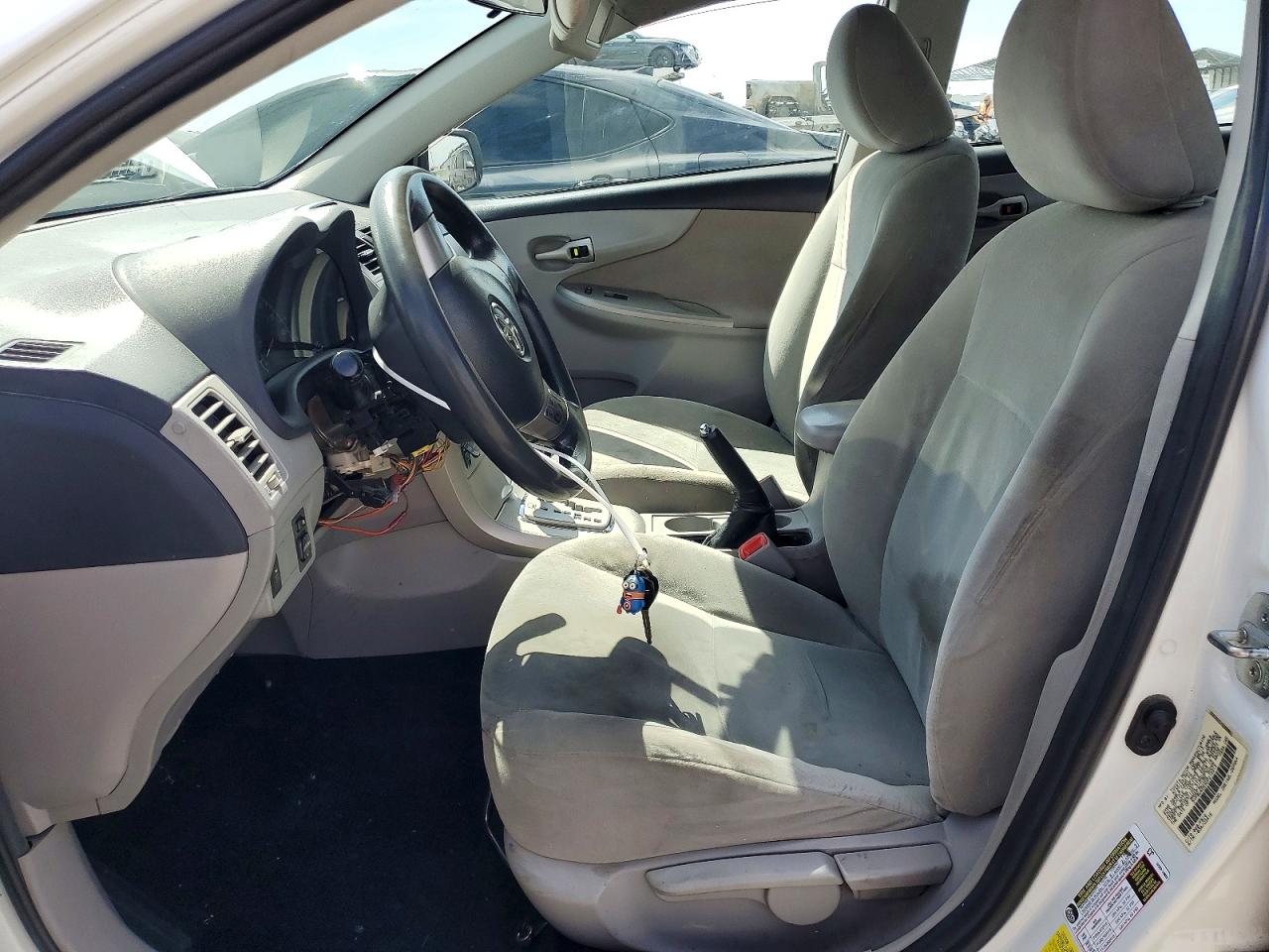 2013 Toyota Corolla Le White vin: 5YFBU4EEXDP216913