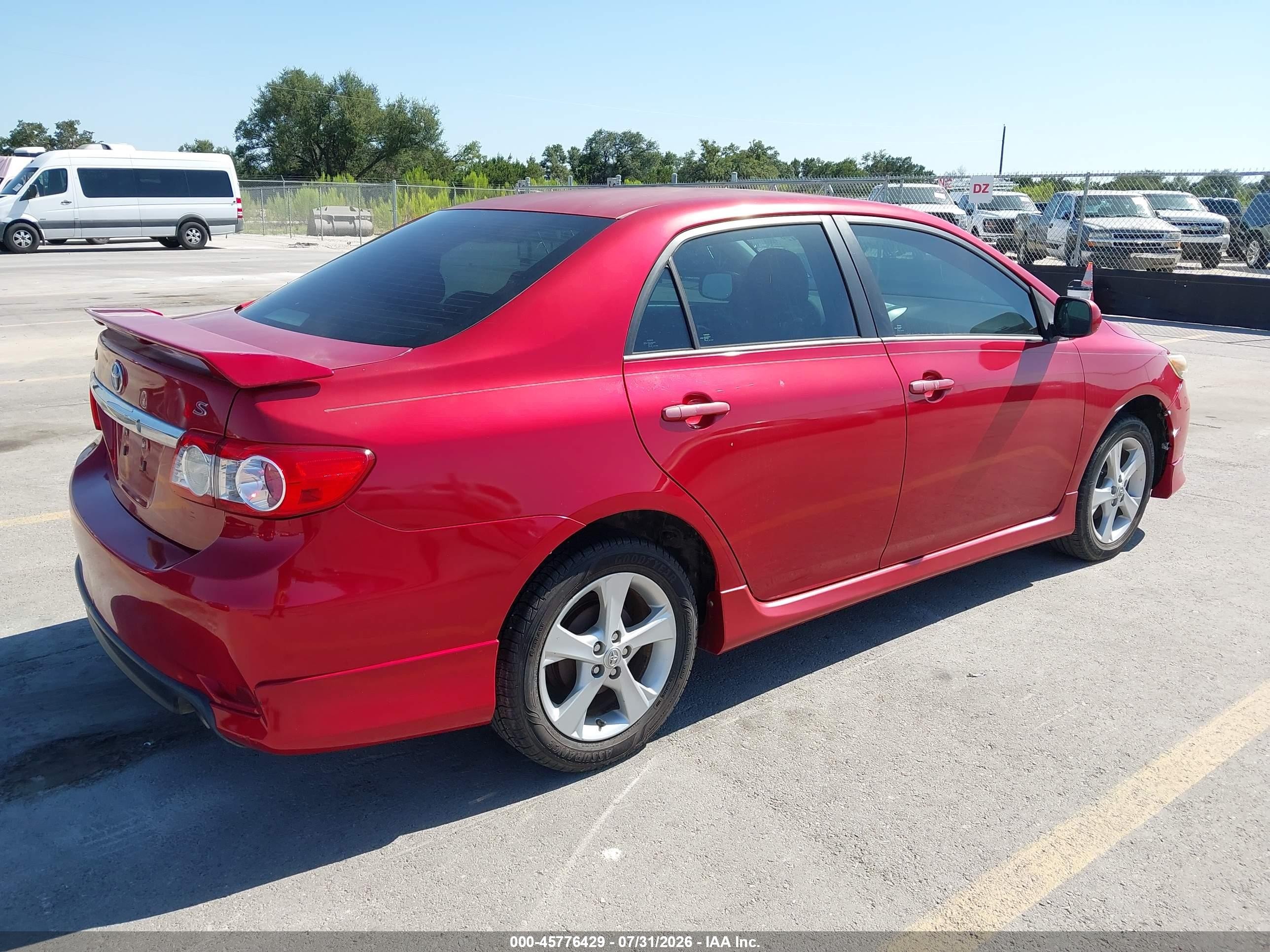 2013 Toyota Corolla S Красный vin: 5YFBU4EEXDP223988