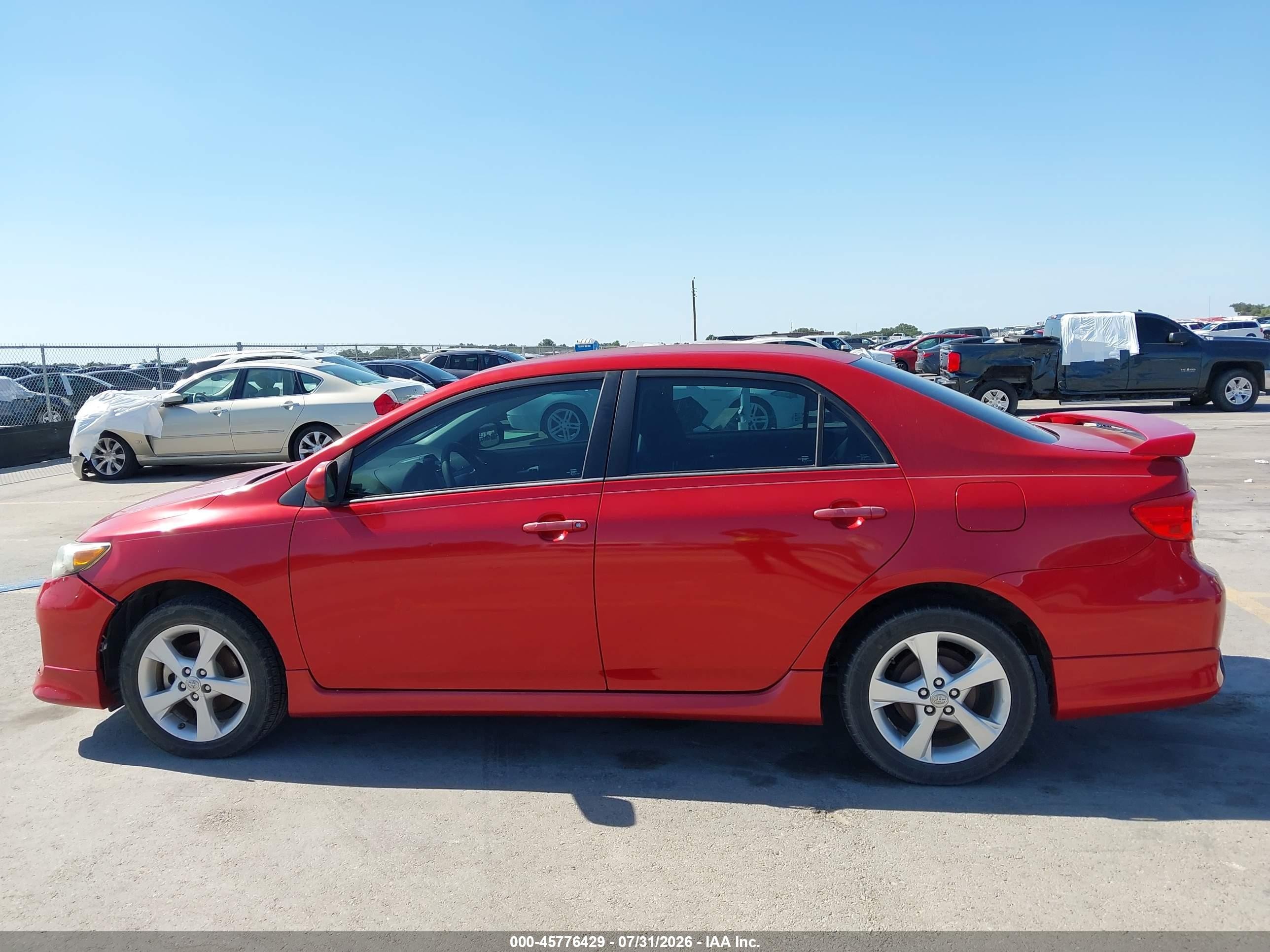 2013 Toyota Corolla S Красный vin: 5YFBU4EEXDP223988