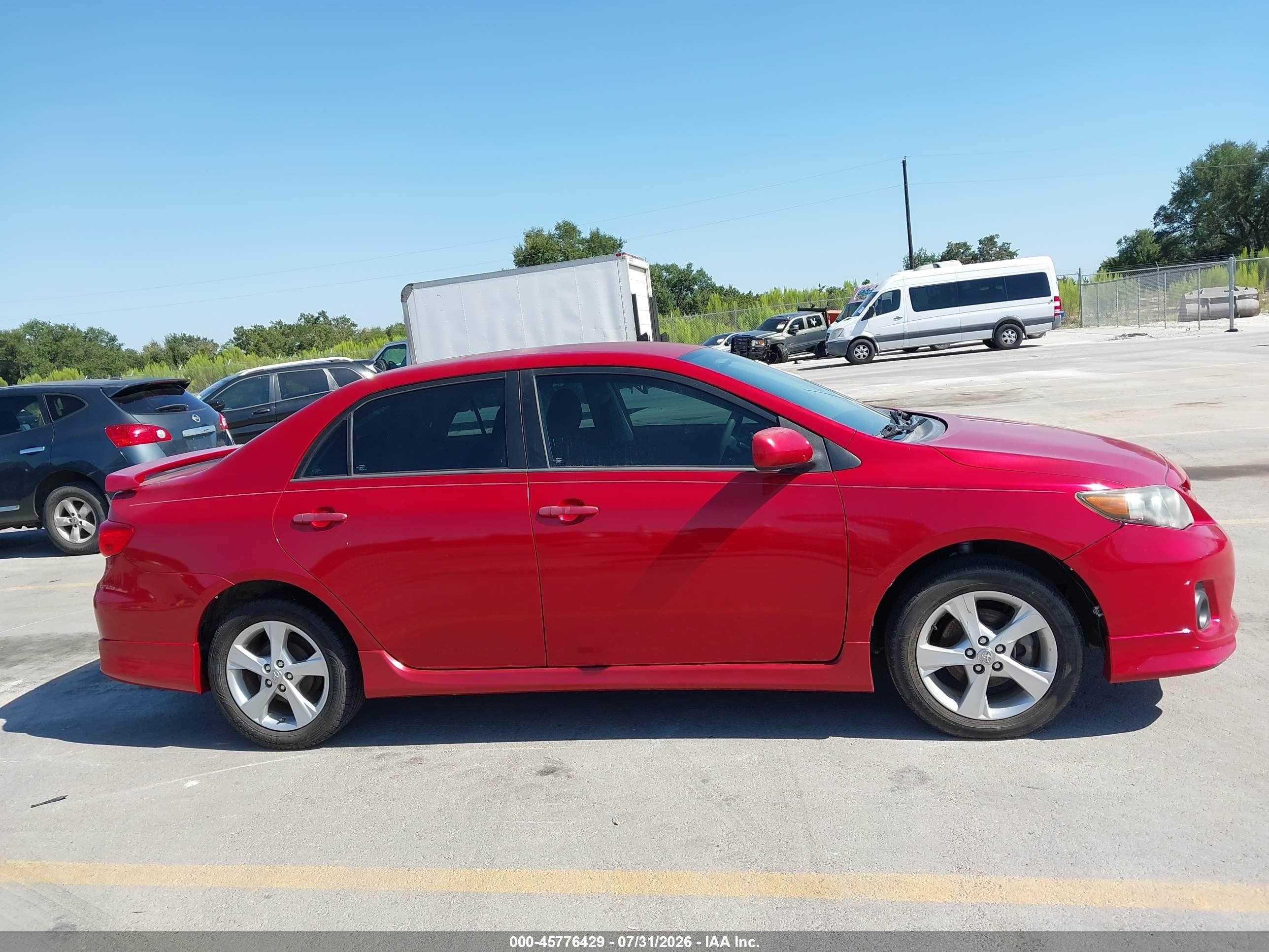 2013 Toyota Corolla S Красный vin: 5YFBU4EEXDP223988