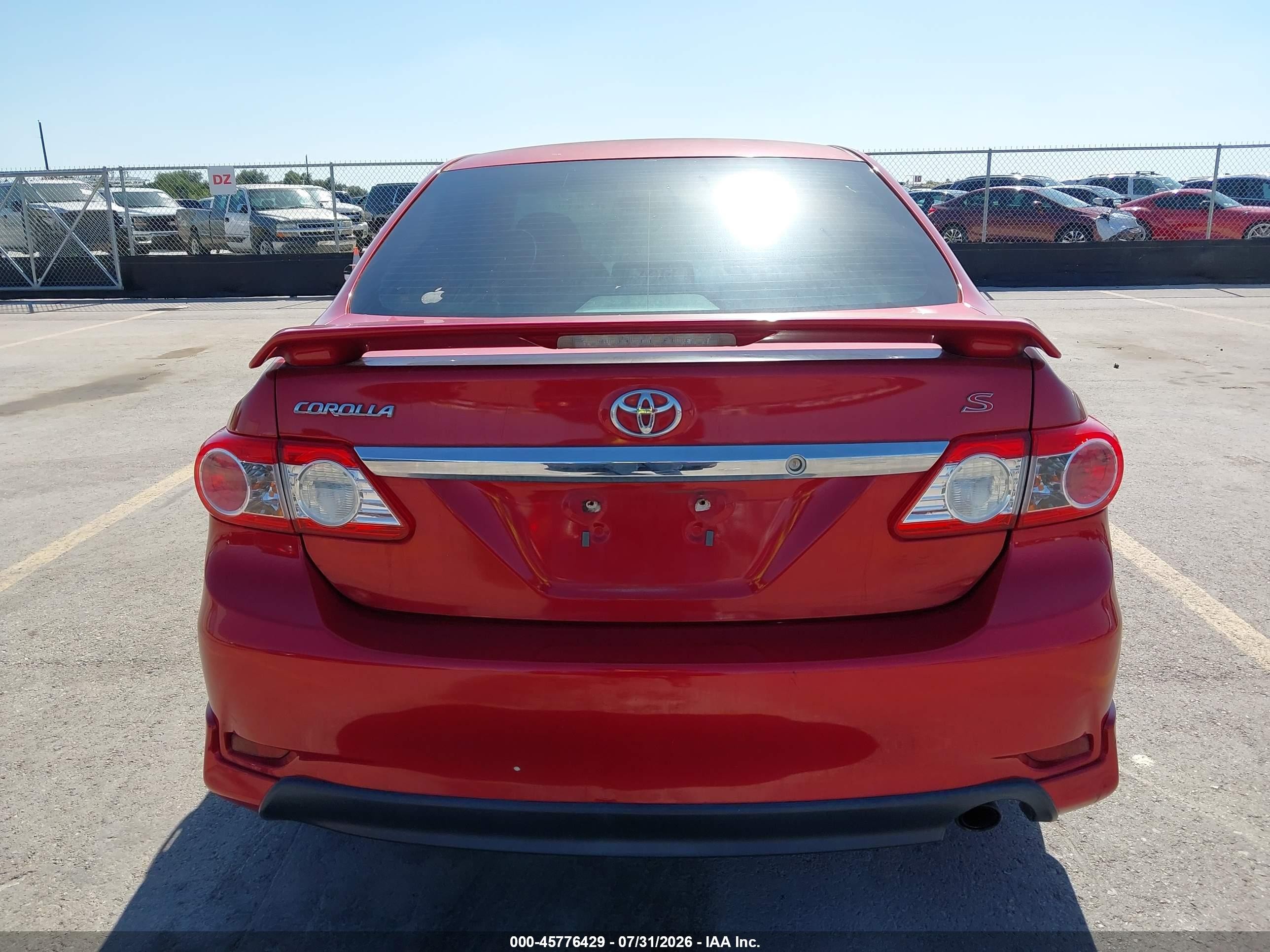 2013 Toyota Corolla S Красный vin: 5YFBU4EEXDP223988