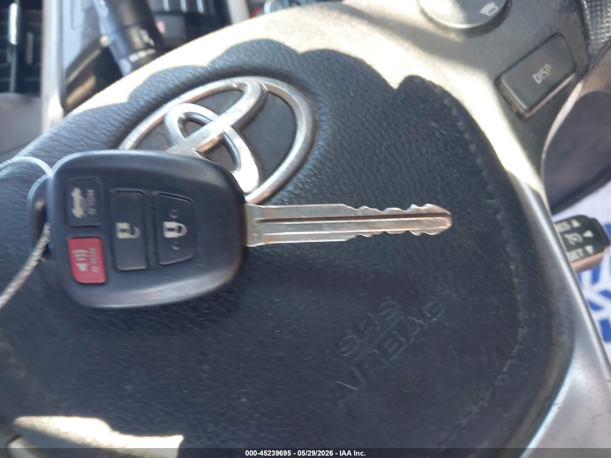 2014 Toyota Corolla Le Silver vin: 5YFBURHE0EP067843