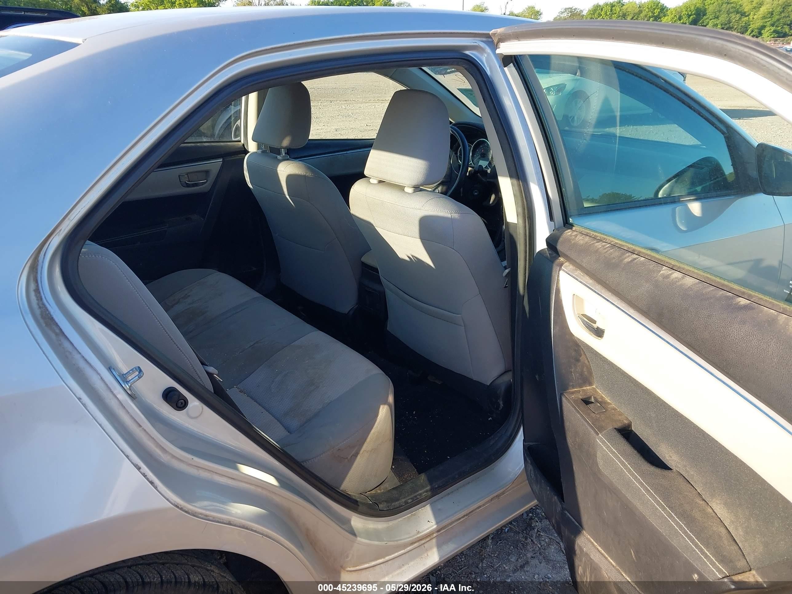 2014 Toyota Corolla Le Silver vin: 5YFBURHE0EP067843