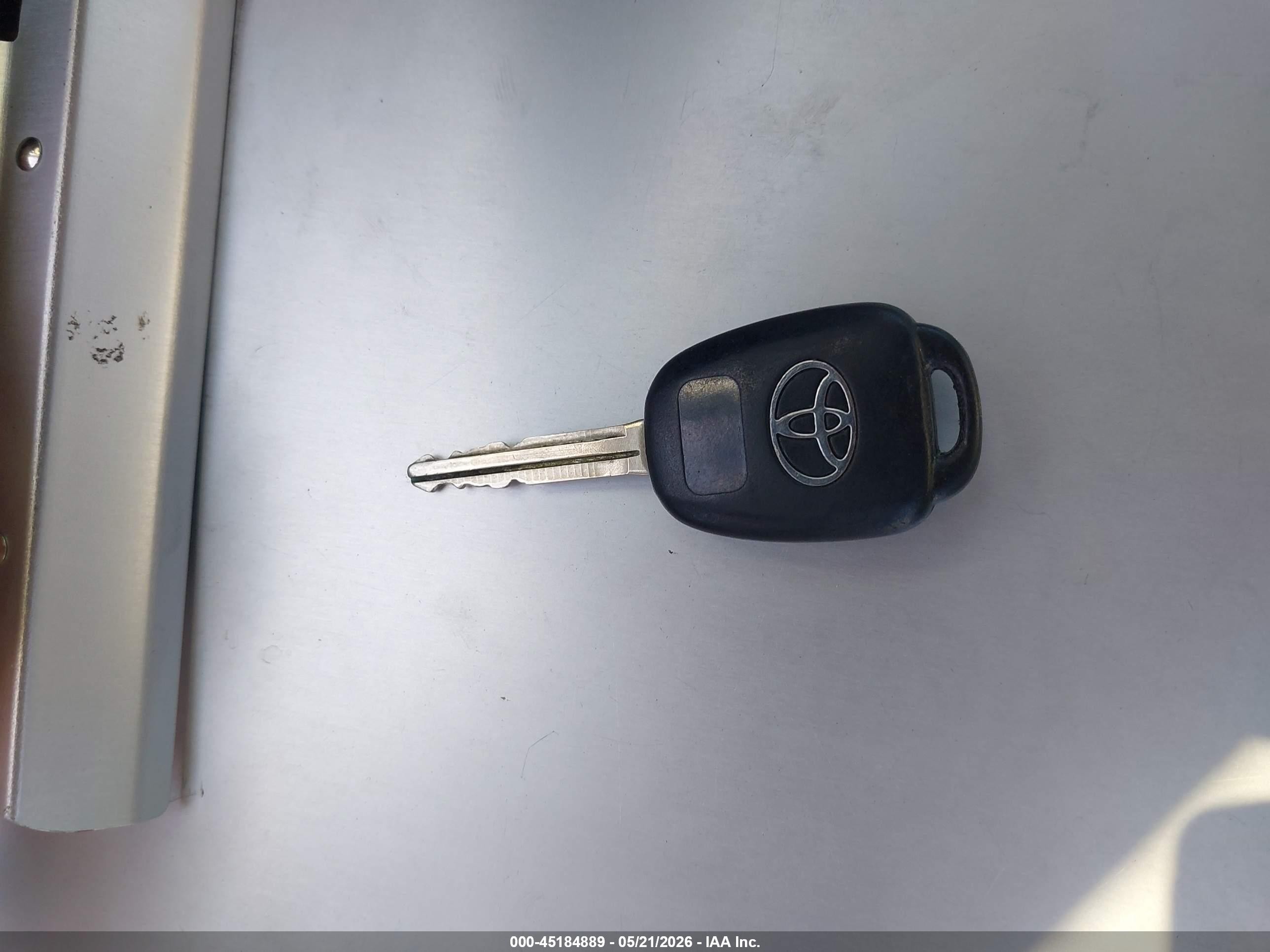 2014 Toyota Corolla Le Plus Silver vin: 5YFBURHE0EP107693